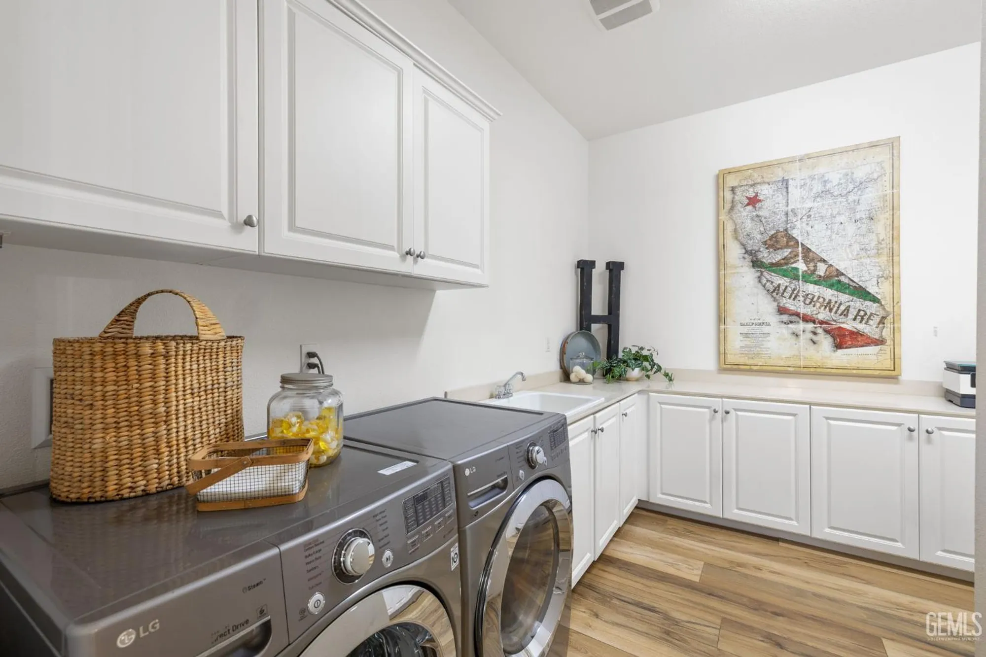 Property Slideshow image 41 of 55 | 9700 kingsport pl, Bakersfield, CA, 93306