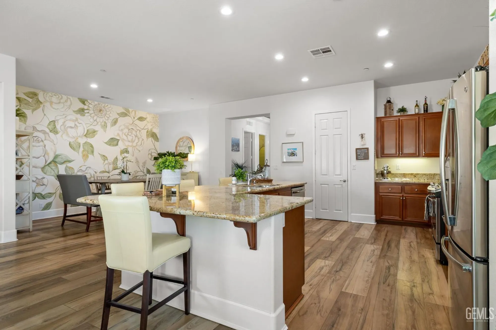 Property Slideshow image 17 of 55 | 9700 kingsport pl, Bakersfield, CA, 93306