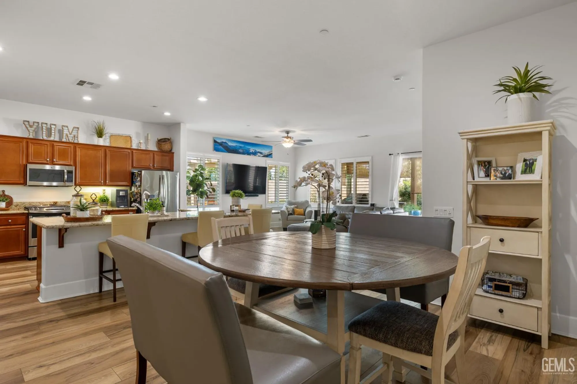 Property Slideshow image 13 of 55 | 9700 kingsport pl, Bakersfield, CA, 93306