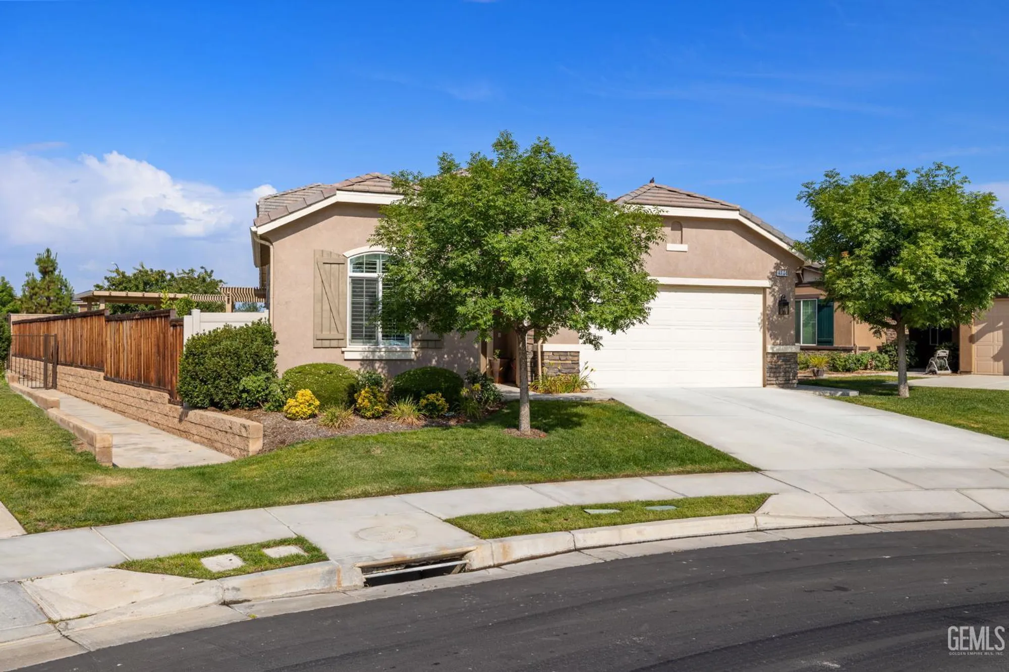 Property Slideshow image 3 of 55 | 9700 kingsport pl, Bakersfield, CA, 93306