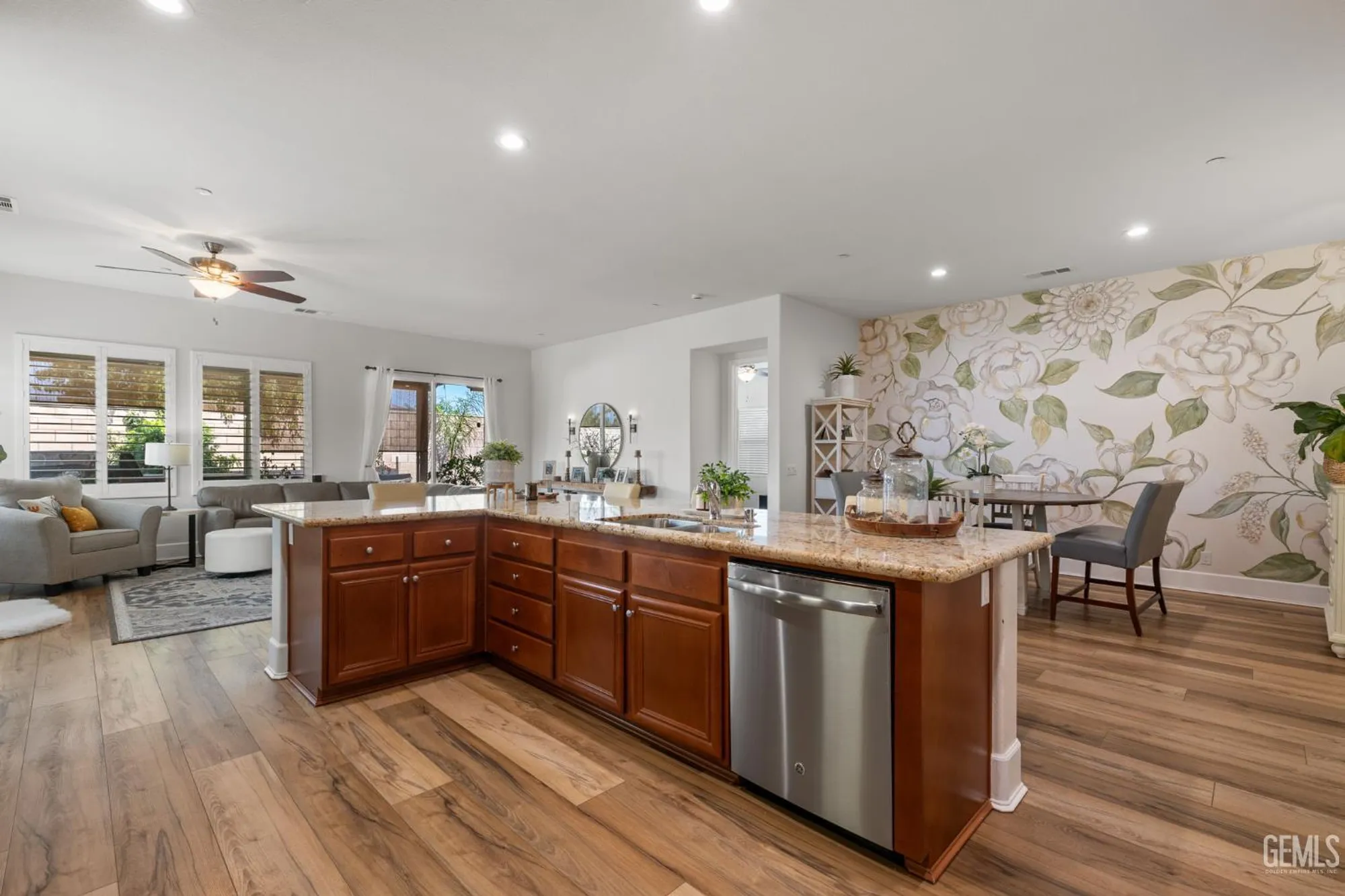 Property Slideshow image 20 of 55 | 9700 kingsport pl, Bakersfield, CA, 93306