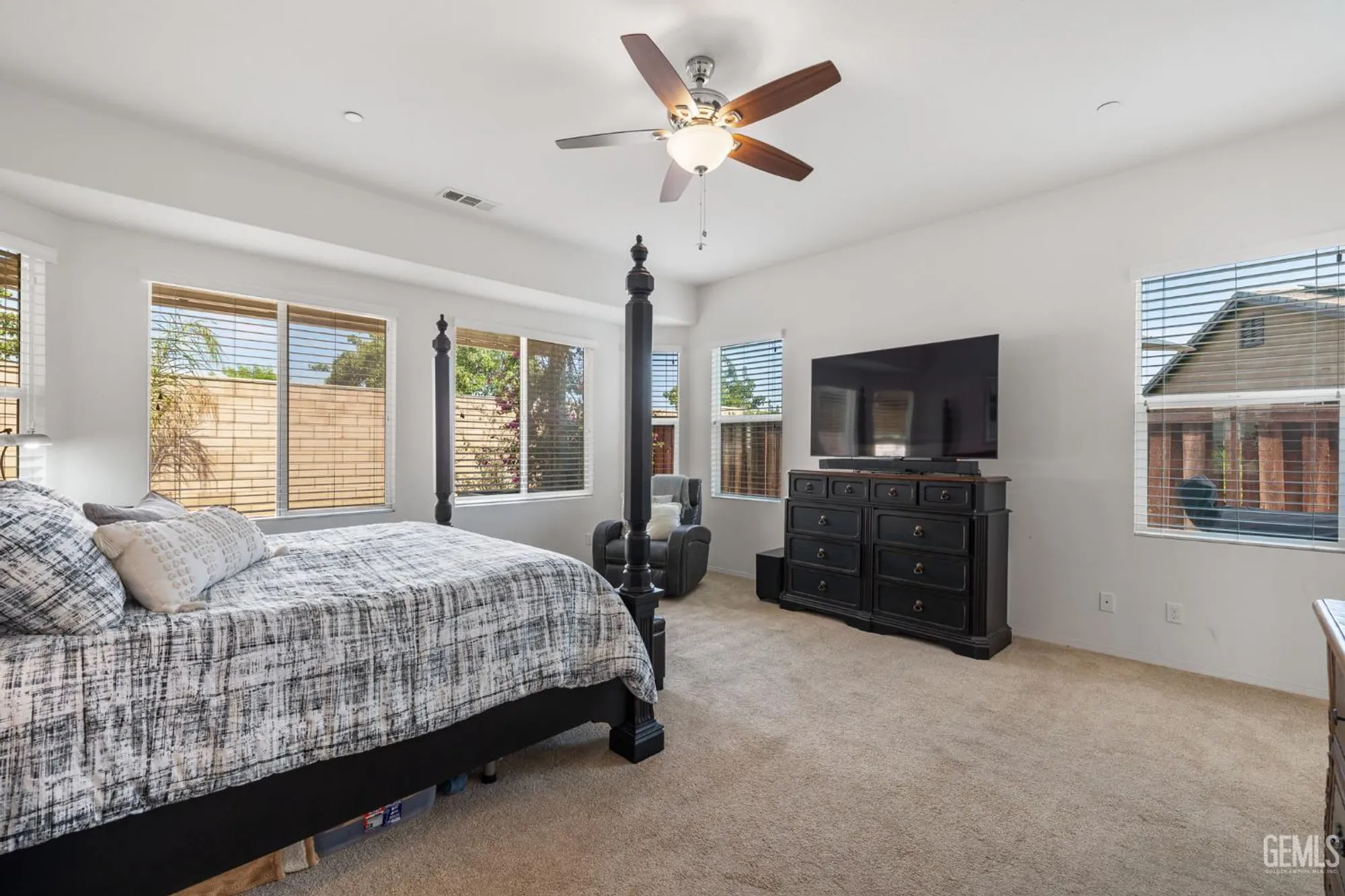 Property Slideshow image 30 of 55 | 9700 kingsport pl, Bakersfield, CA, 93306