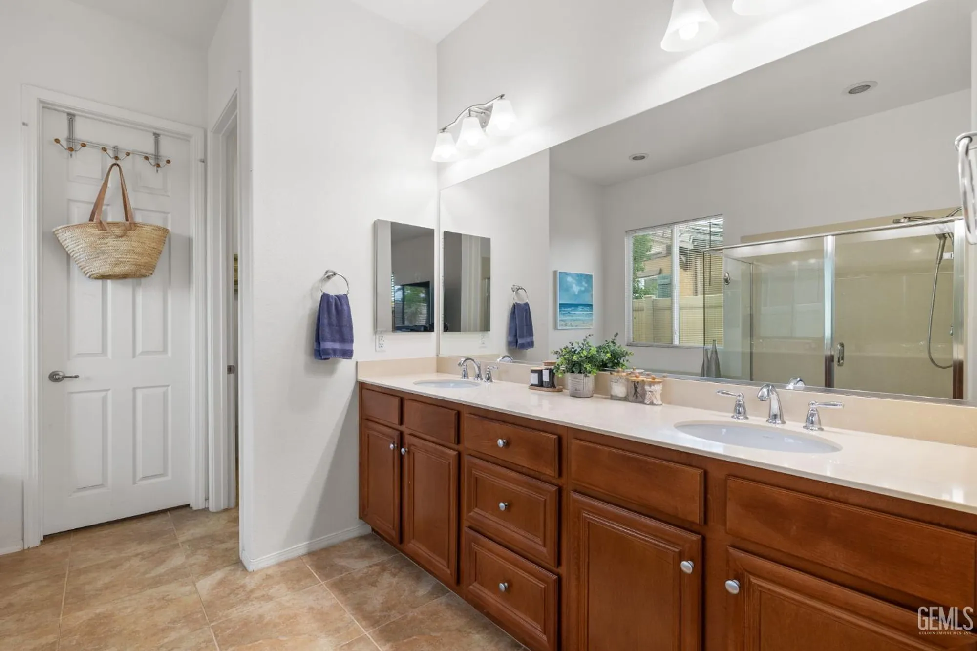 Property Slideshow image 34 of 55 | 9700 kingsport pl, Bakersfield, CA, 93306