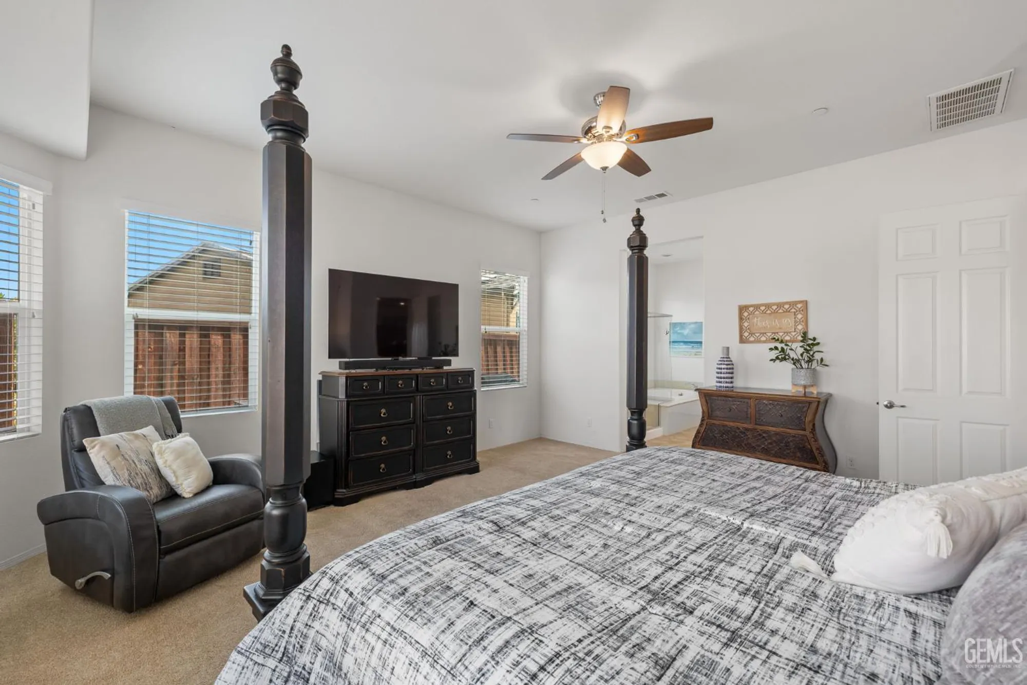 Property Slideshow image 32 of 55 | 9700 kingsport pl, Bakersfield, CA, 93306