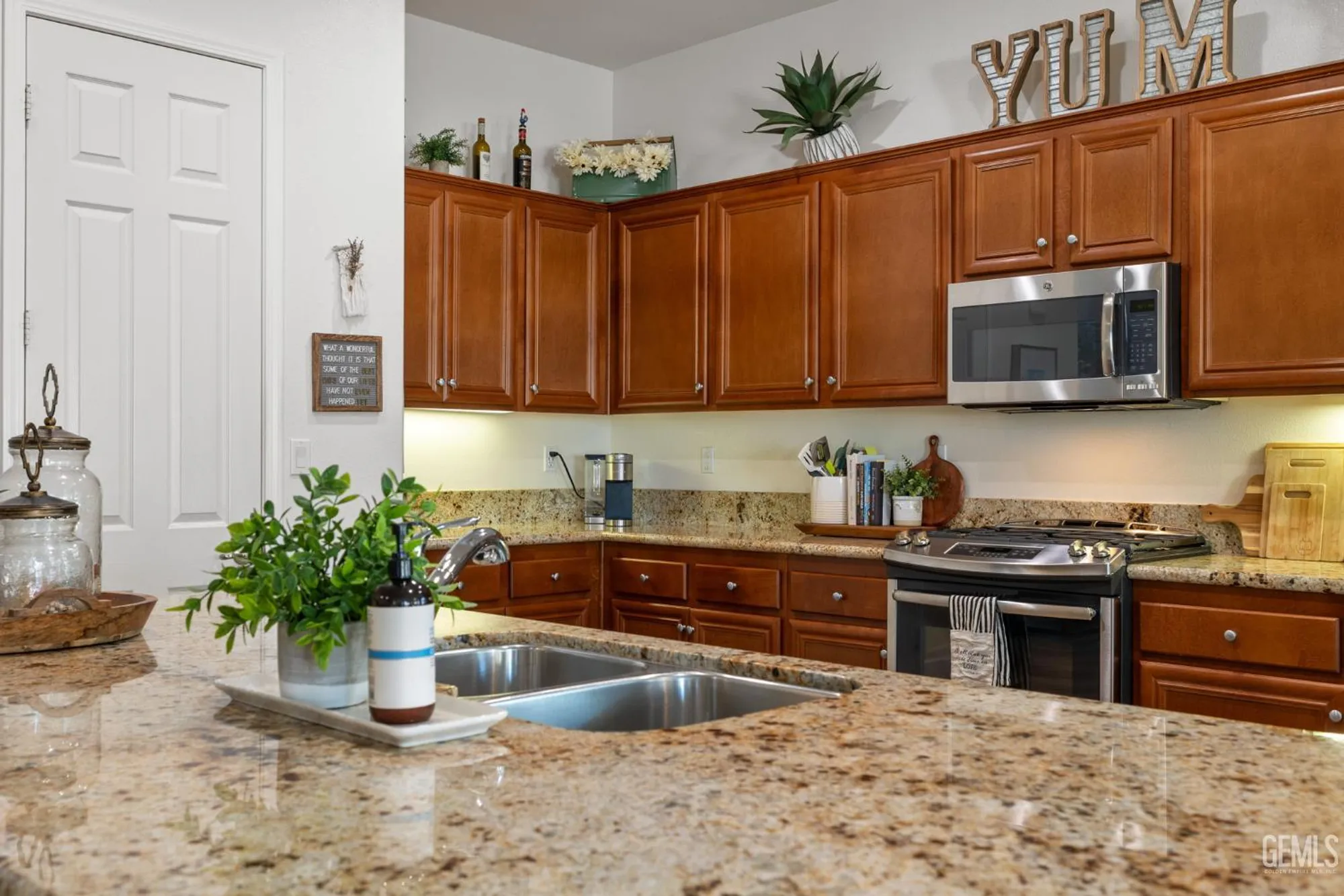 Property Slideshow image 16 of 55 | 9700 kingsport pl, Bakersfield, CA, 93306