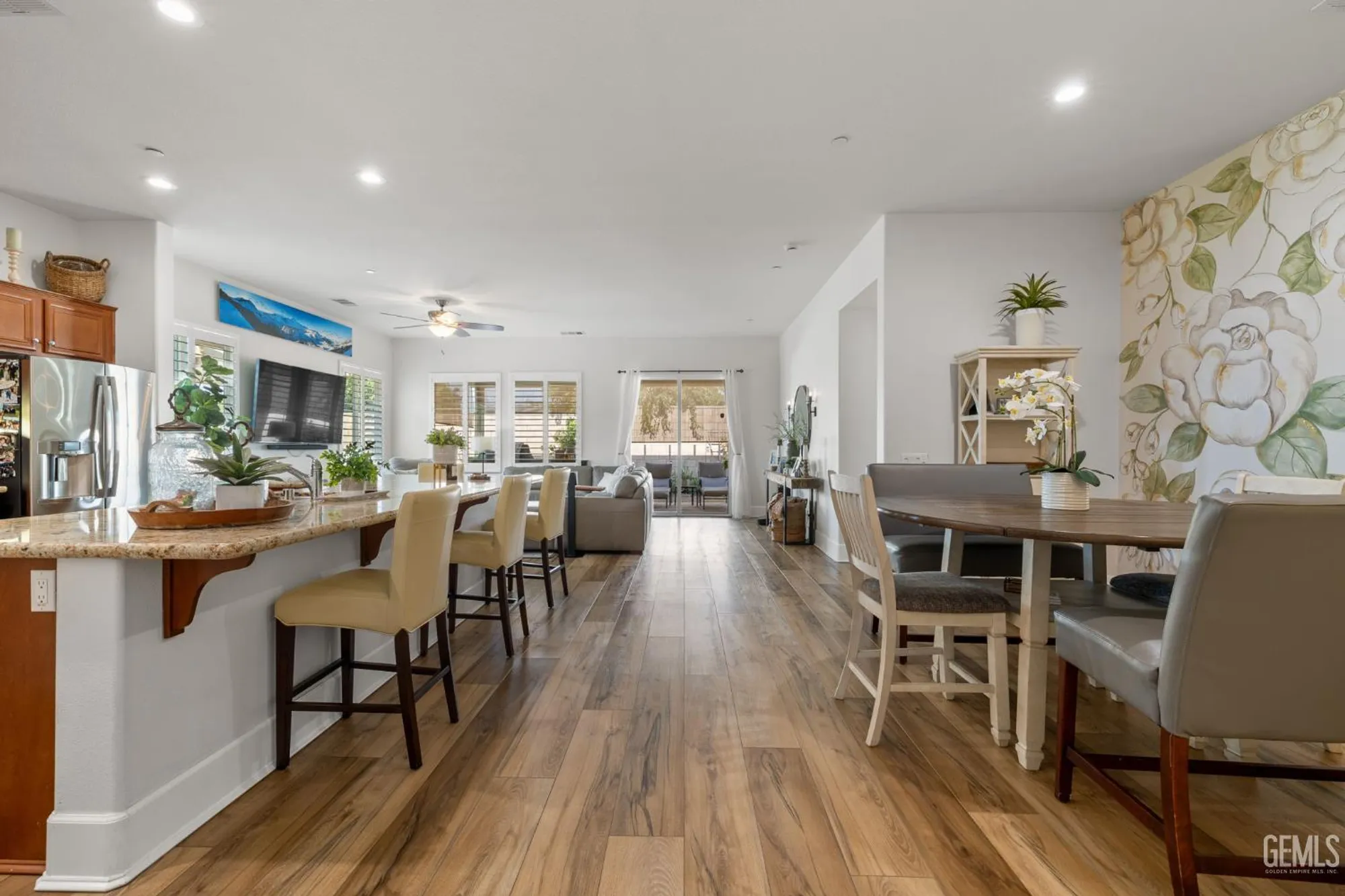 Property Slideshow image 12 of 55 | 9700 kingsport pl, Bakersfield, CA, 93306