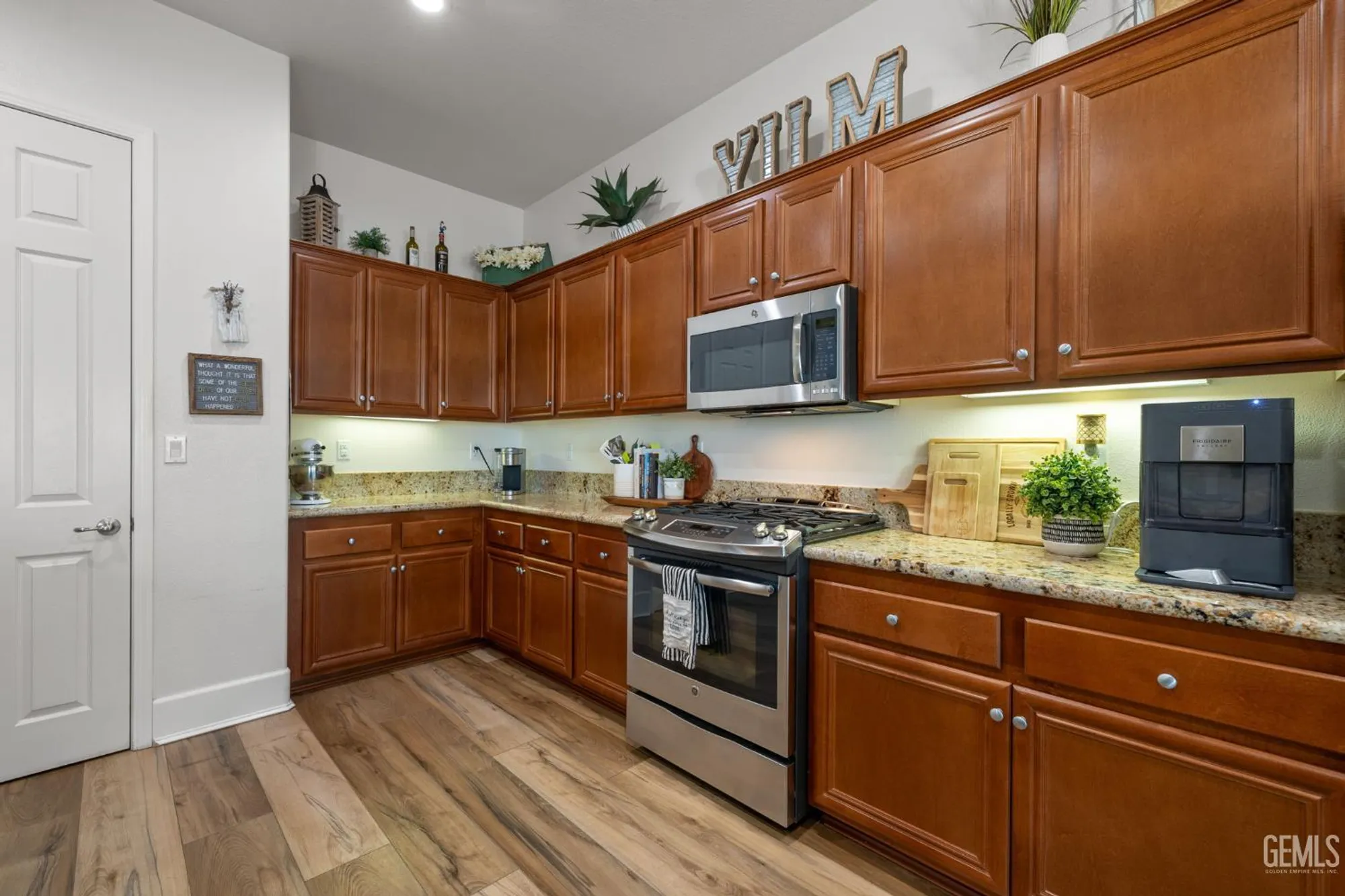 Property Slideshow image 19 of 55 | 9700 kingsport pl, Bakersfield, CA, 93306