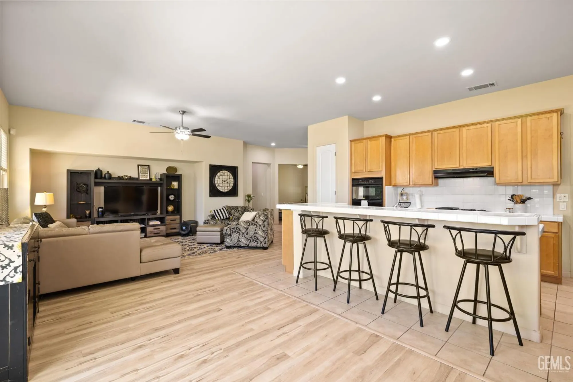 Property Slideshow image 19 of 60 | 11901 kimelford dr, Bakersfield, CA, 93312