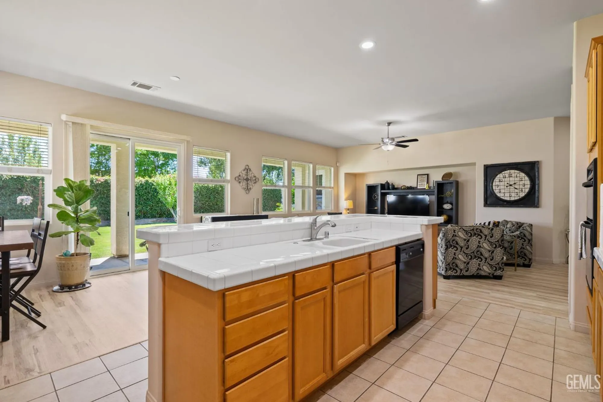 Property Slideshow image 25 of 60 | 11901 kimelford dr, Bakersfield, CA, 93312