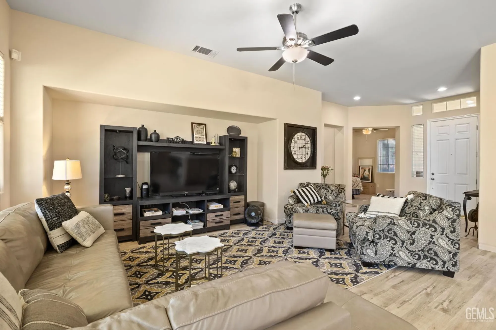 Property Slideshow image 13 of 60 | 11901 kimelford dr, Bakersfield, CA, 93312