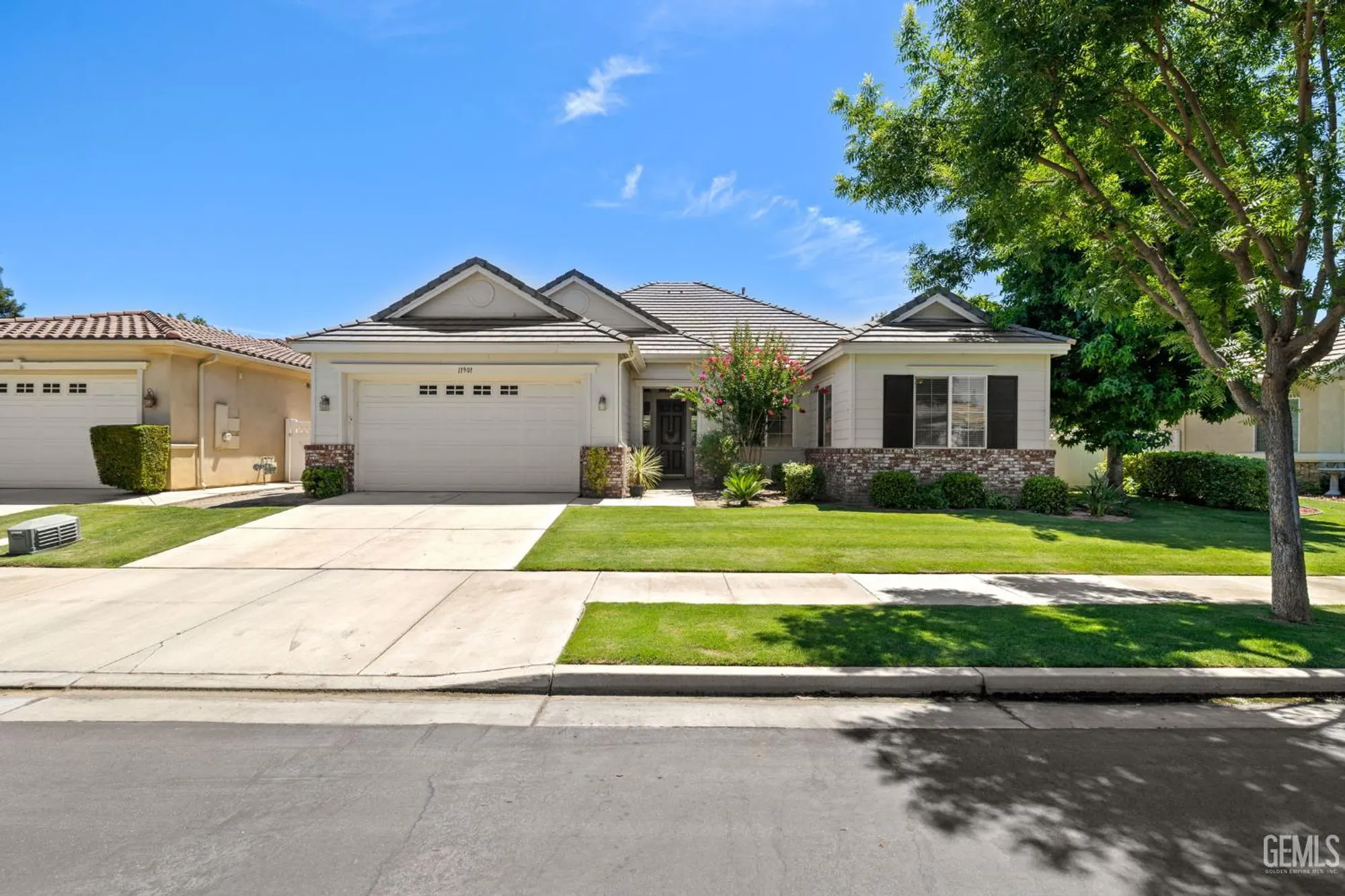 Property Slideshow image 1 of 60 | 11901 kimelford dr, Bakersfield, CA, 93312
