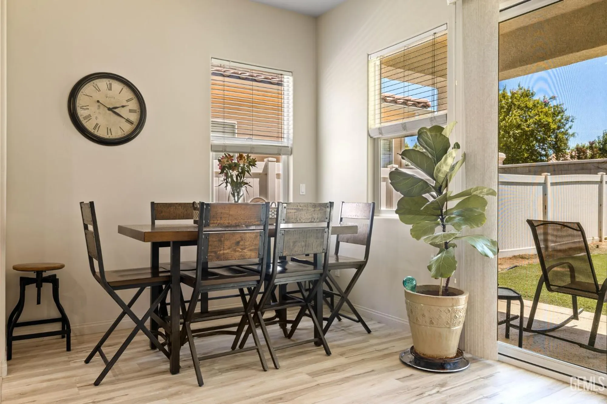 Property Slideshow image 17 of 60 | 11901 kimelford dr, Bakersfield, CA, 93312