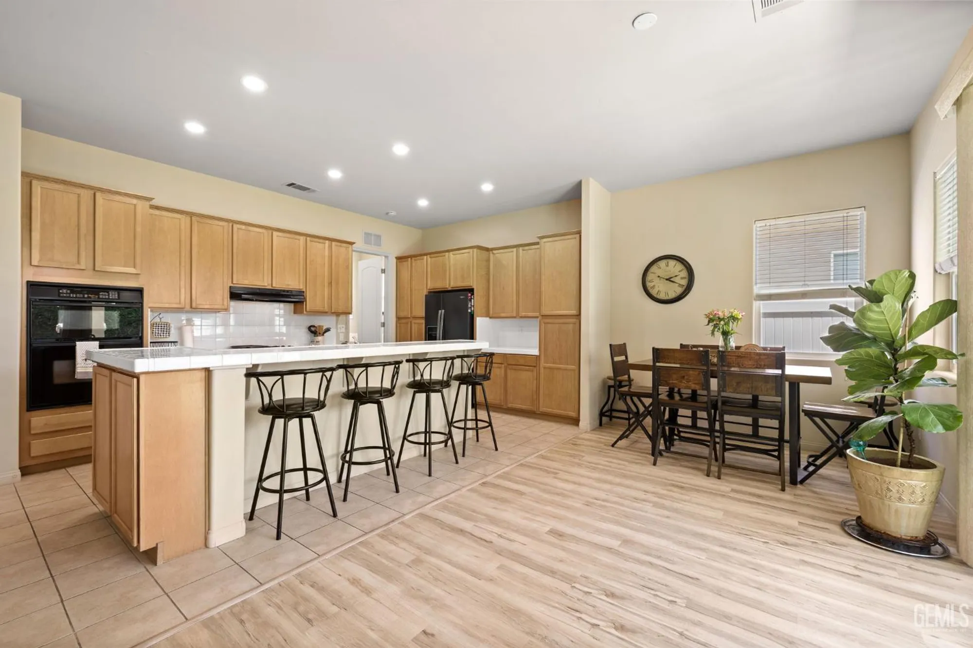 Property Slideshow image 15 of 60 | 11901 kimelford dr, Bakersfield, CA, 93312