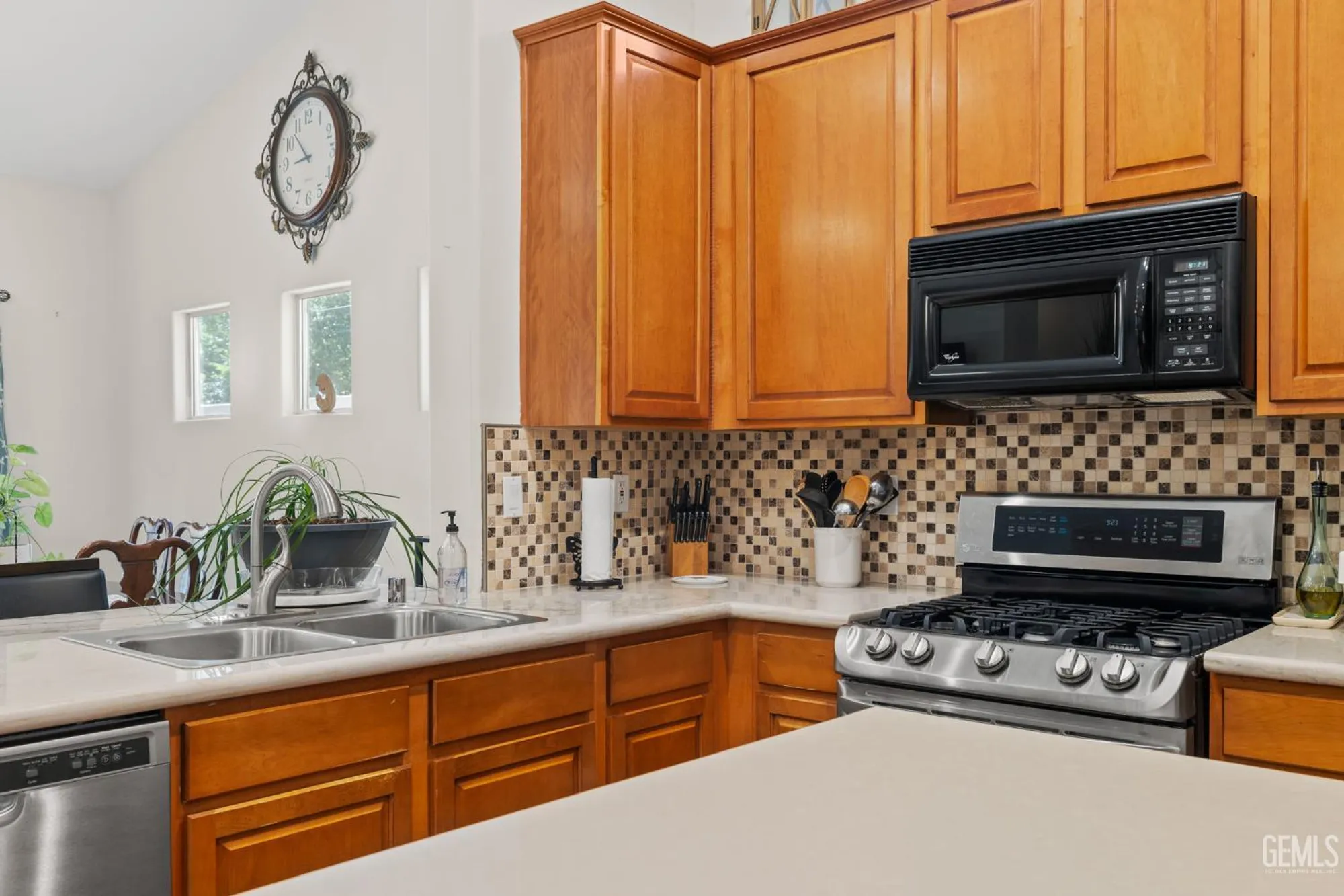 Property Slideshow image 17 of 69 | 3010 tea rose st, Bakersfield, CA, 93311