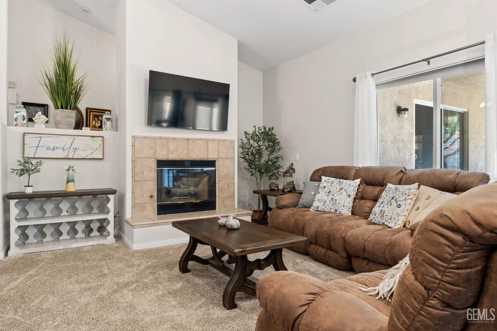 Property Slideshow image 9 of 69 | 3010 tea rose st, Bakersfield, CA, 93311