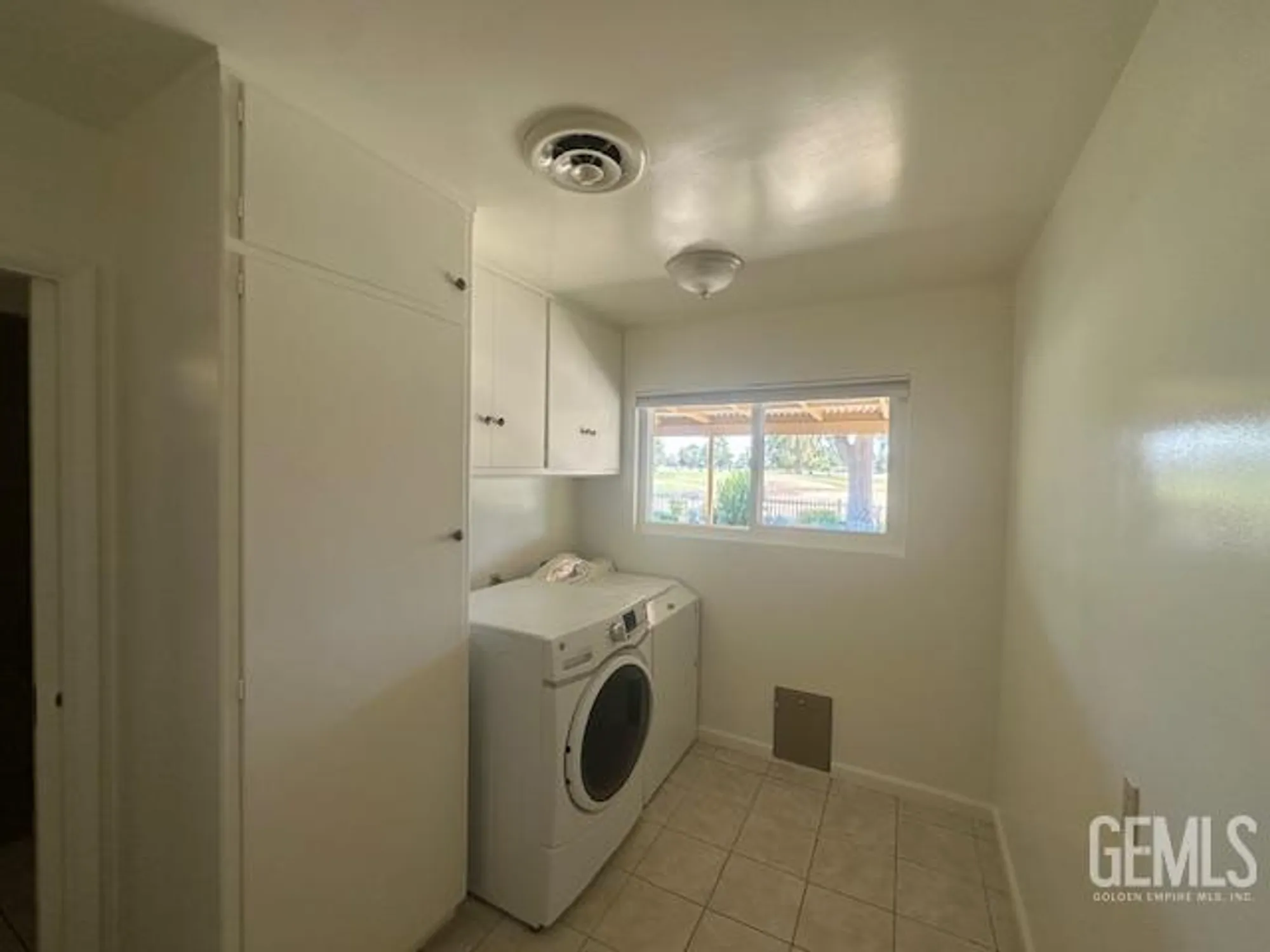 Property Slideshow image 17 of 23 | 6405 desert hills ave, Bakersfield, CA, 93309
