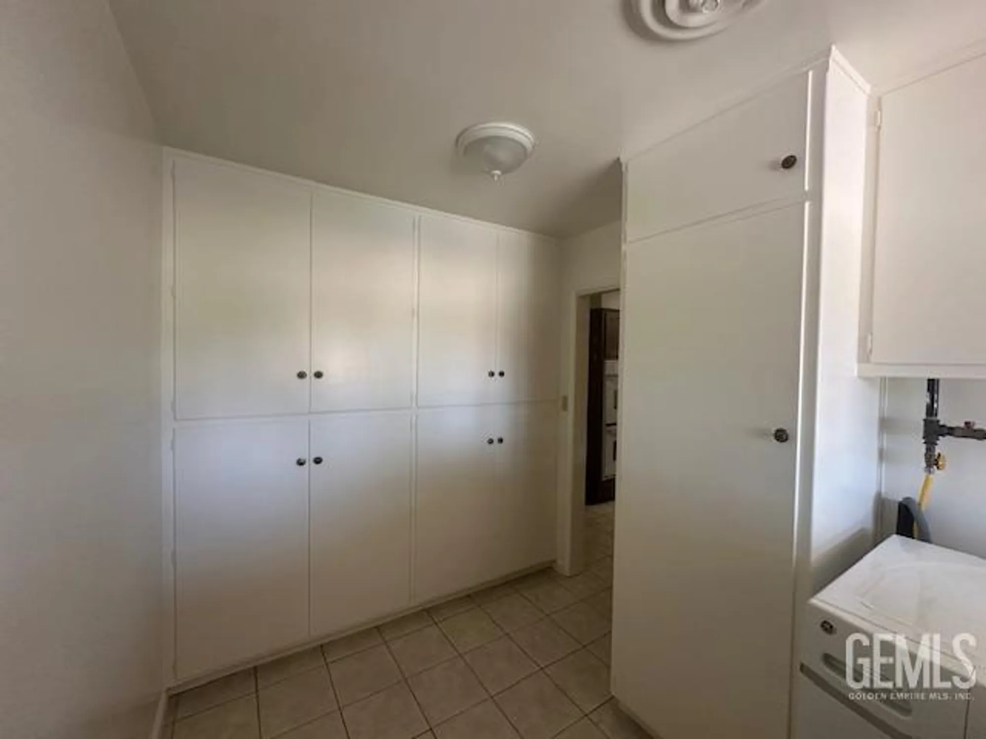 Property Slideshow image 16 of 23 | 6405 desert hills ave, Bakersfield, CA, 93309