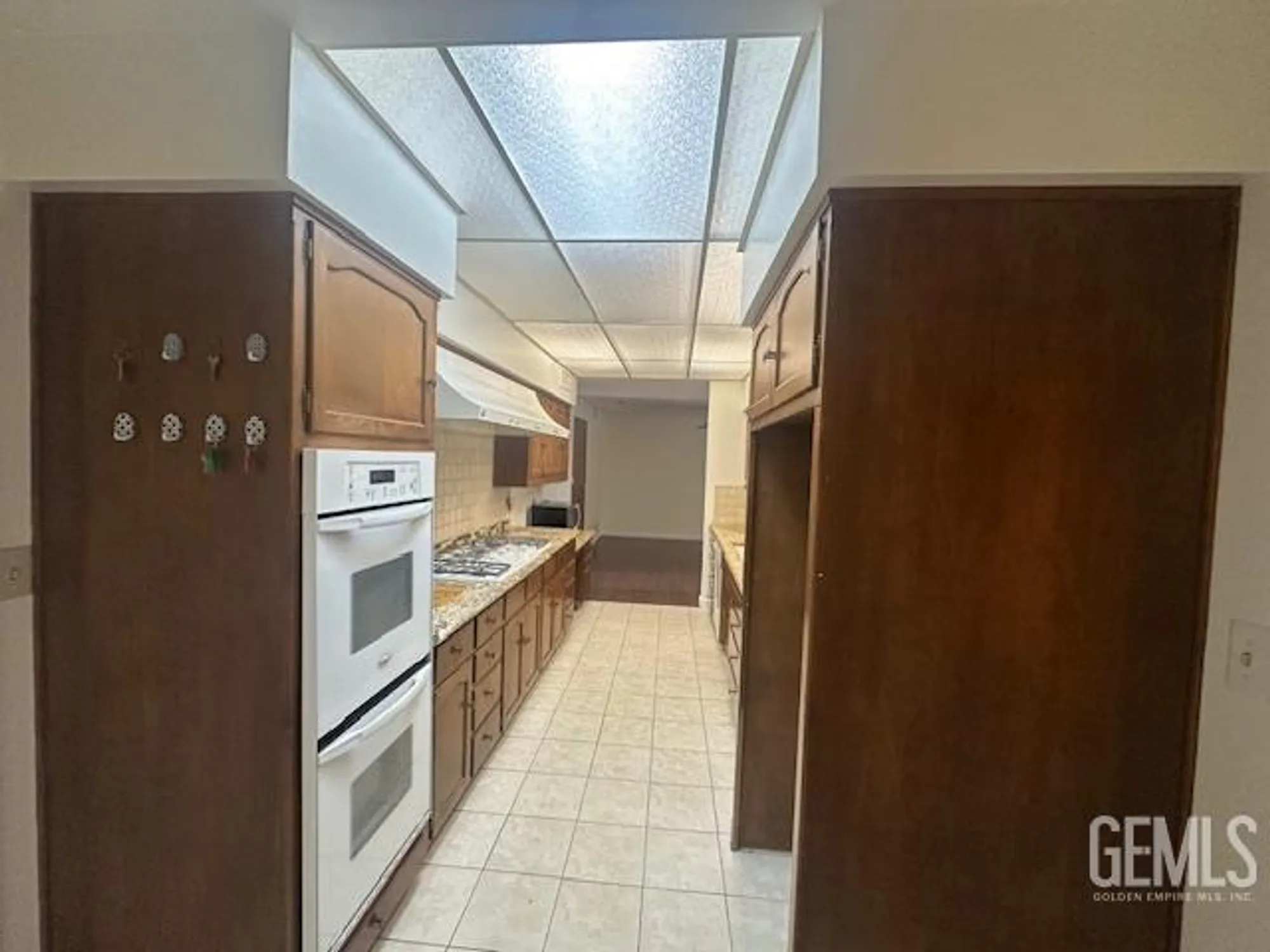 Property Slideshow image 5 of 23 | 6405 desert hills ave, Bakersfield, CA, 93309