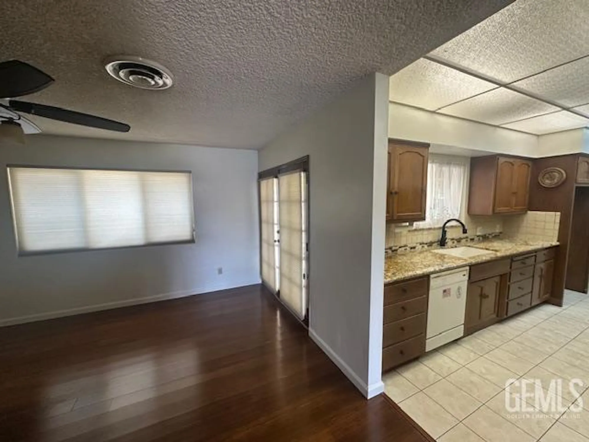 Property Slideshow image 4 of 23 | 6405 desert hills ave, Bakersfield, CA, 93309