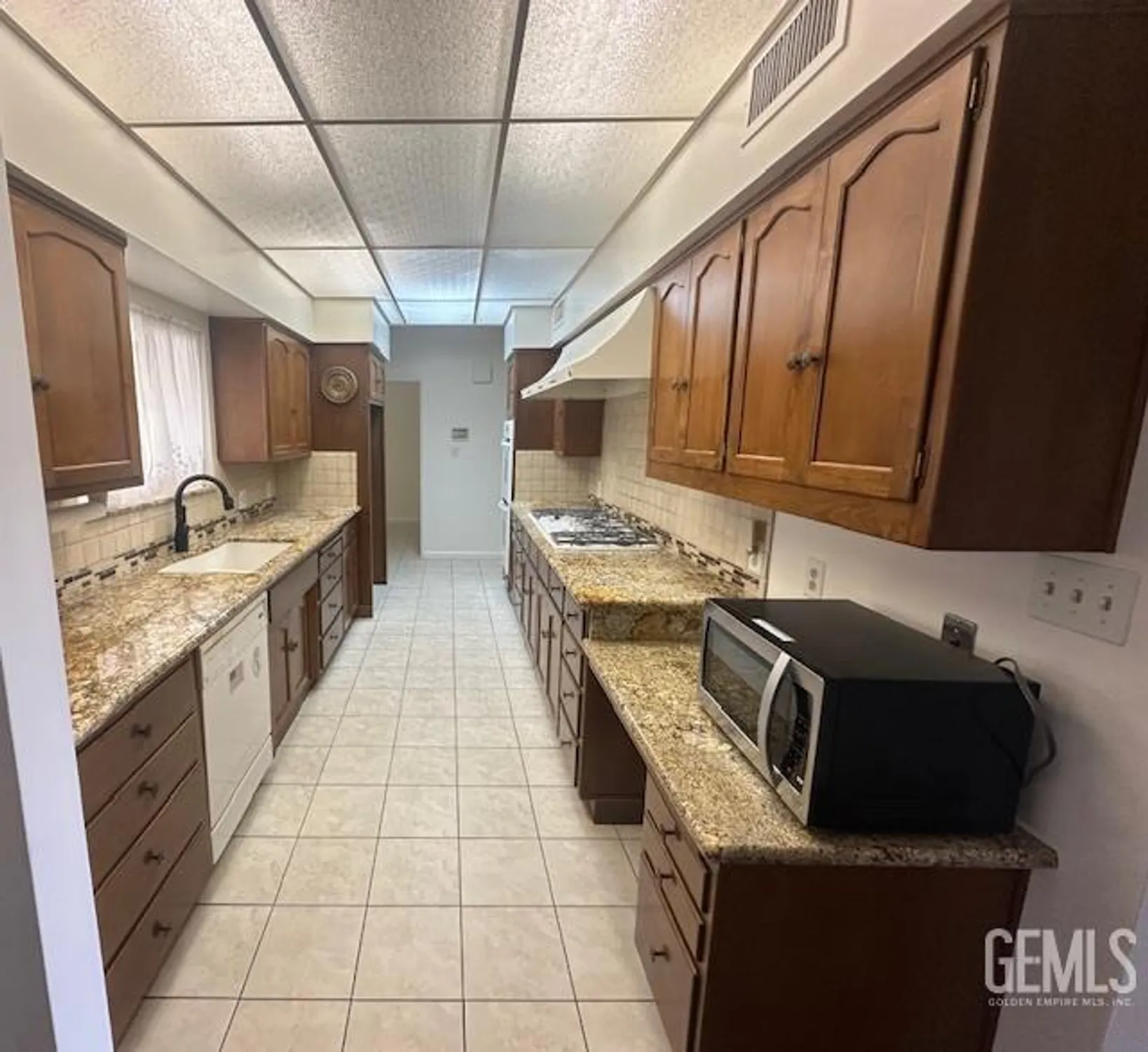 Property Slideshow image 6 of 23 | 6405 desert hills ave, Bakersfield, CA, 93309