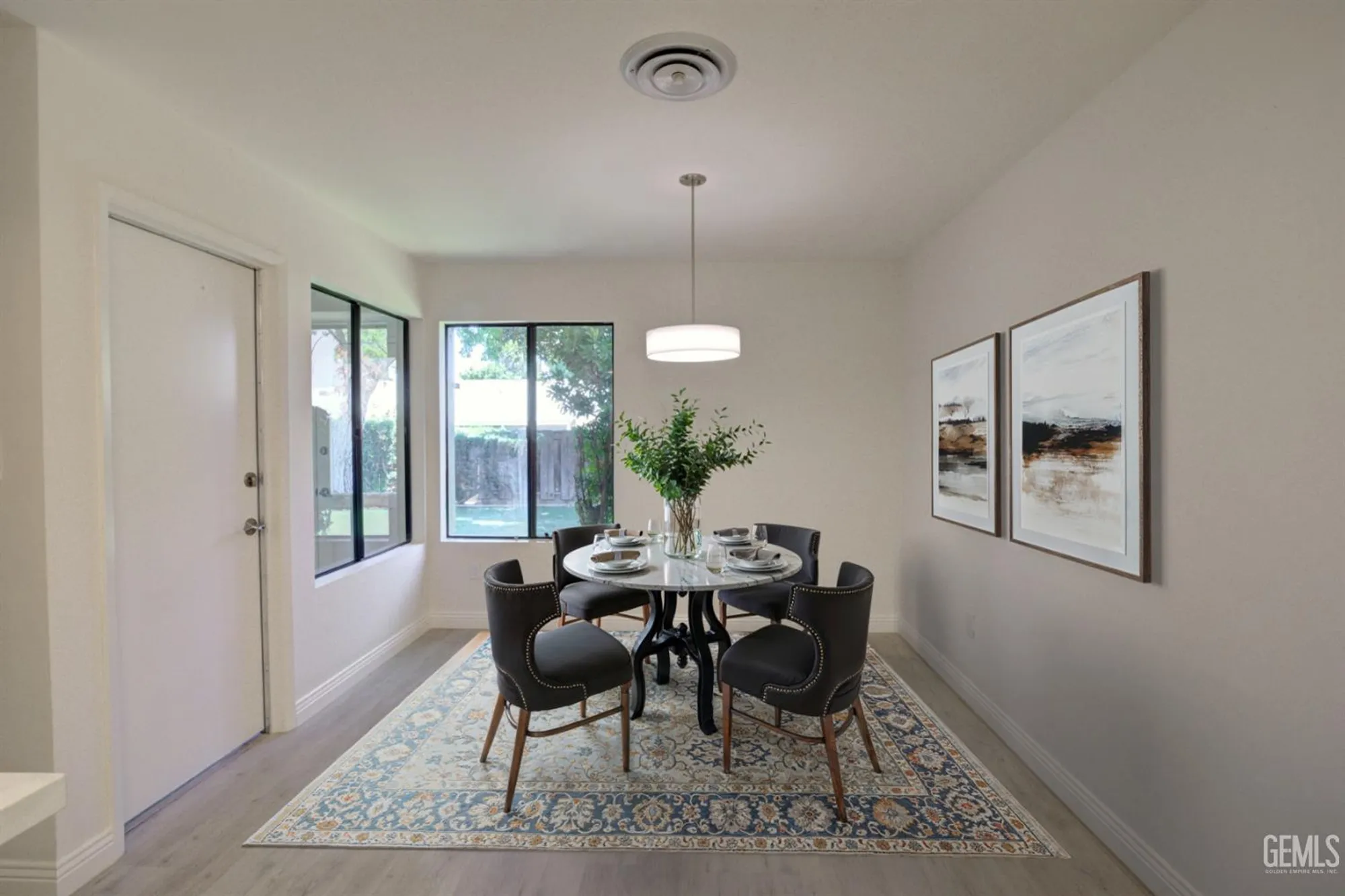 Property Slideshow image 4 of 11 | 924 bermuda st, Bakersfield, CA, 93309