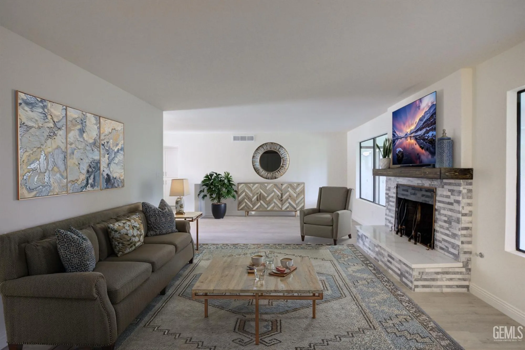 Property Slideshow image 3 of 11 | 924 bermuda st, Bakersfield, CA, 93309