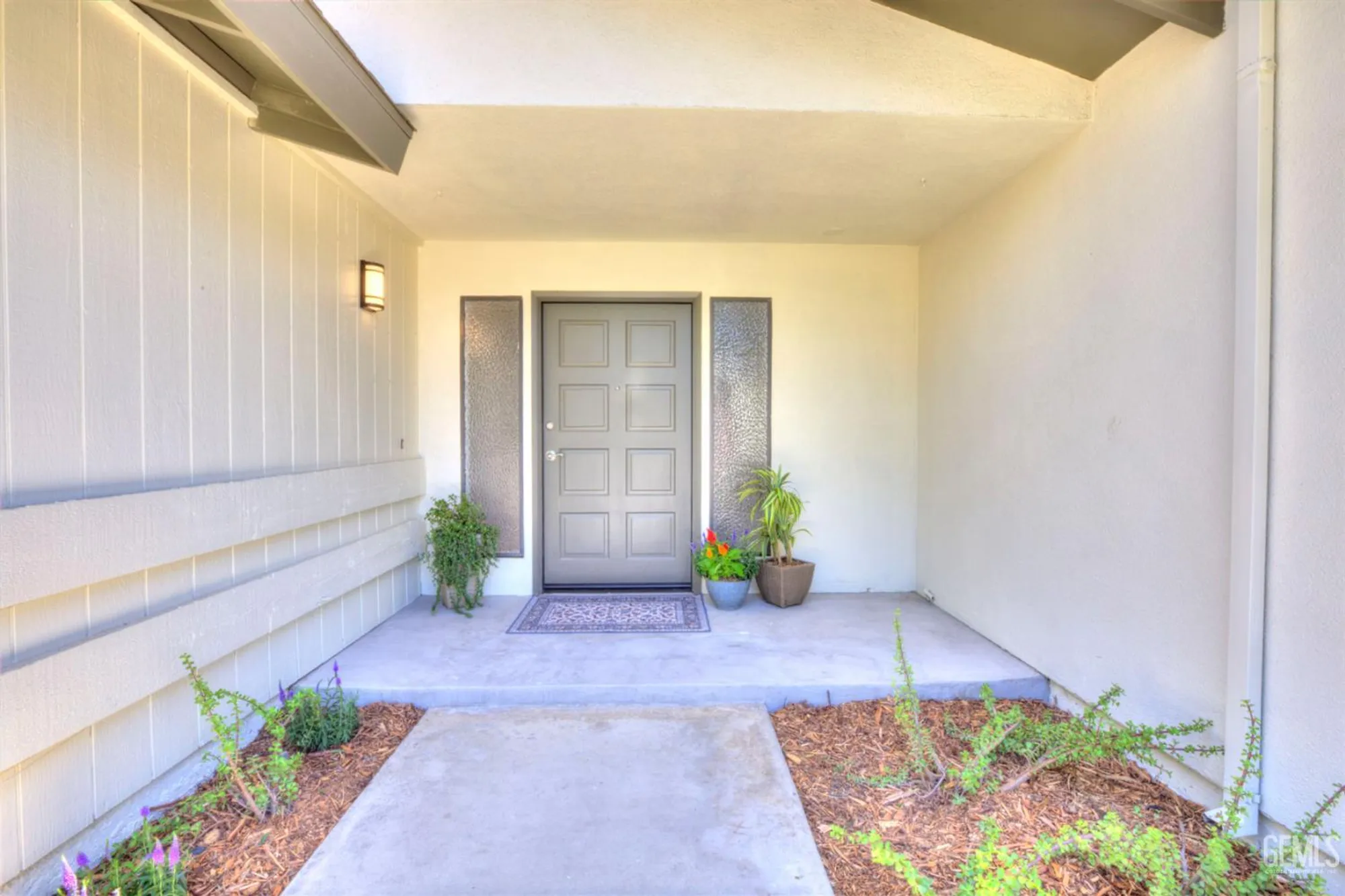 Property Slideshow image 2 of 11 | 924 bermuda st, Bakersfield, CA, 93309