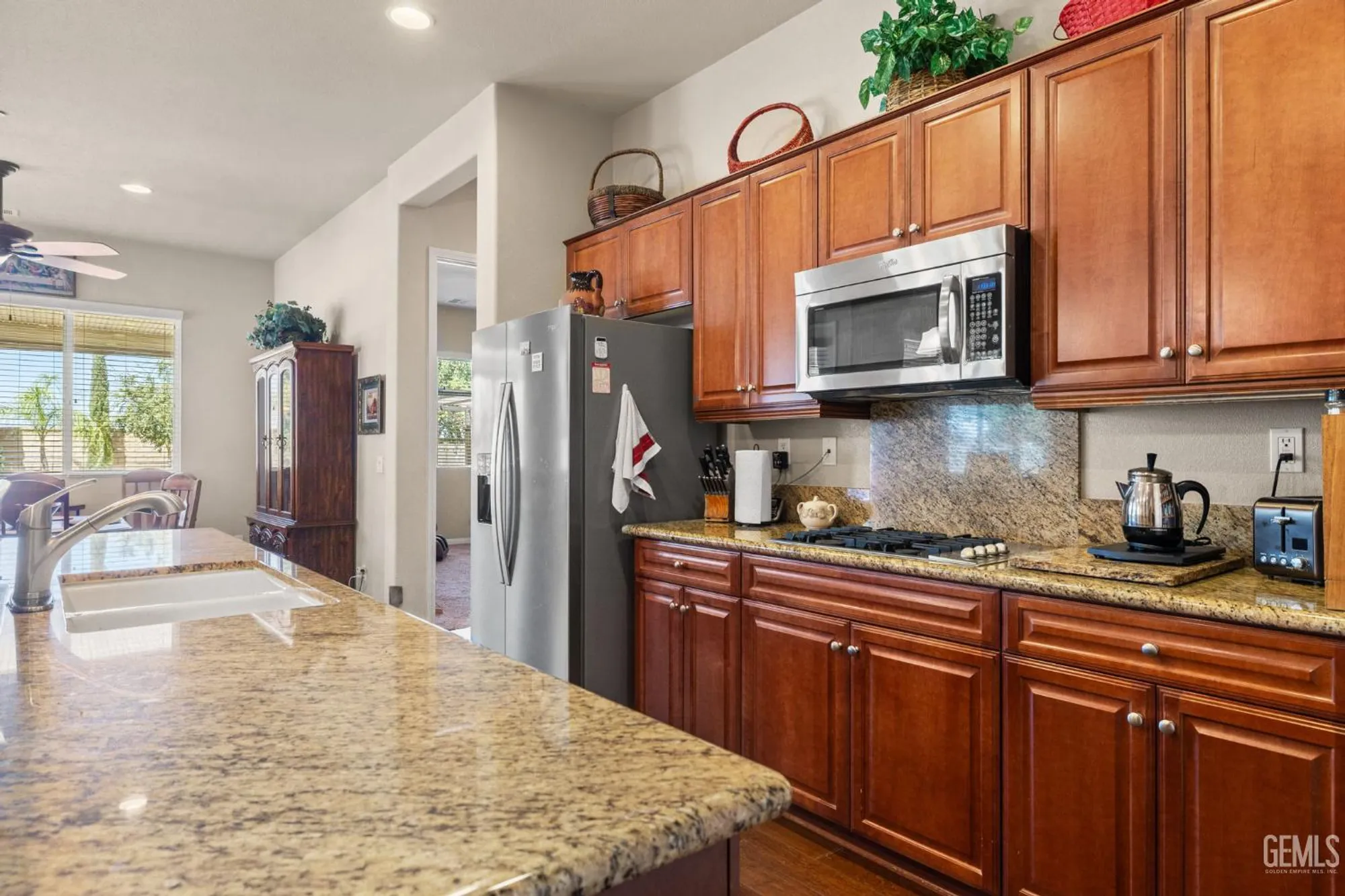 Property Slideshow image 12 of 42 | 5900 river birch dr, Bakersfield, CA, 93306