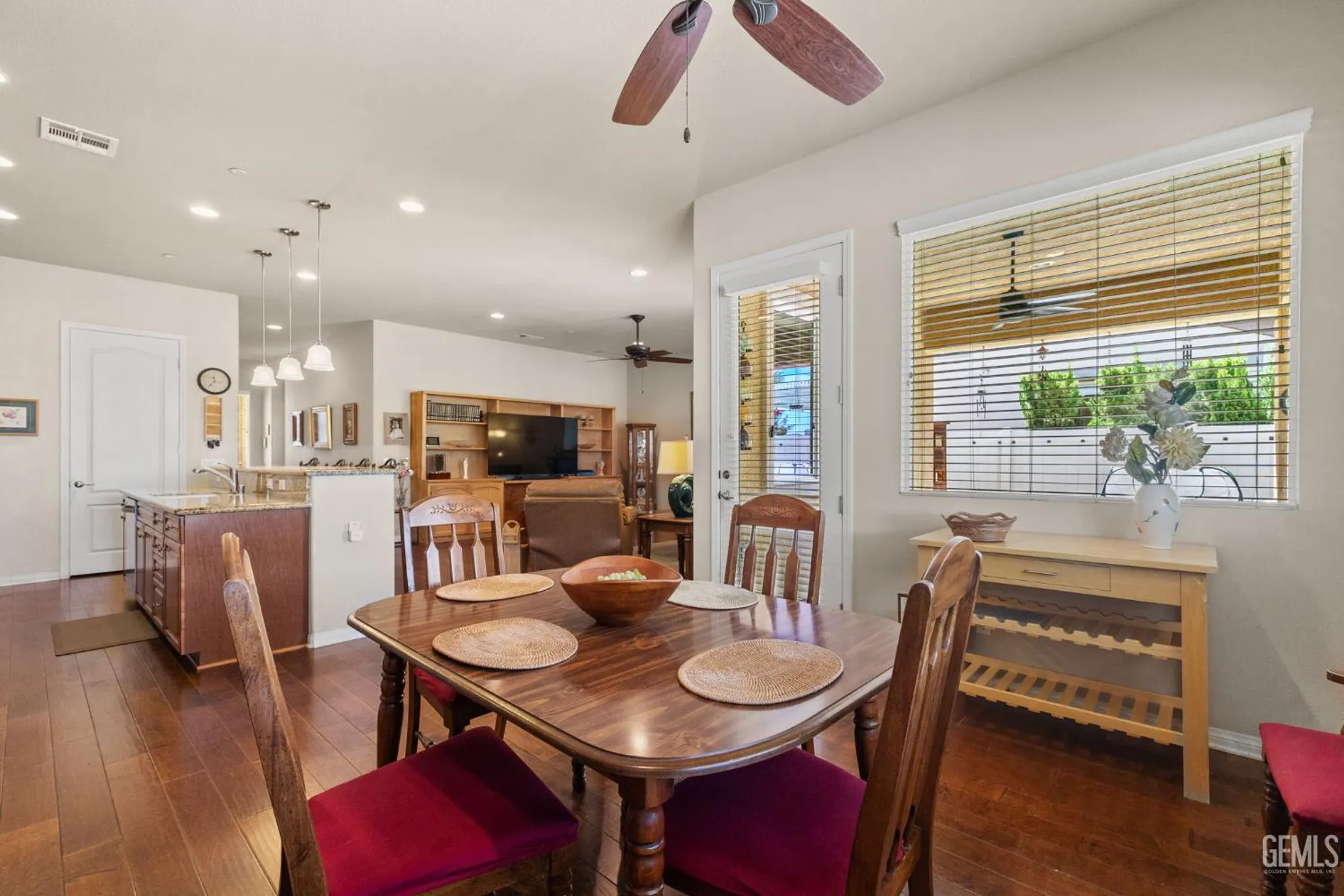 Property Slideshow image 20 of 42 | 5900 river birch dr, Bakersfield, CA, 93306