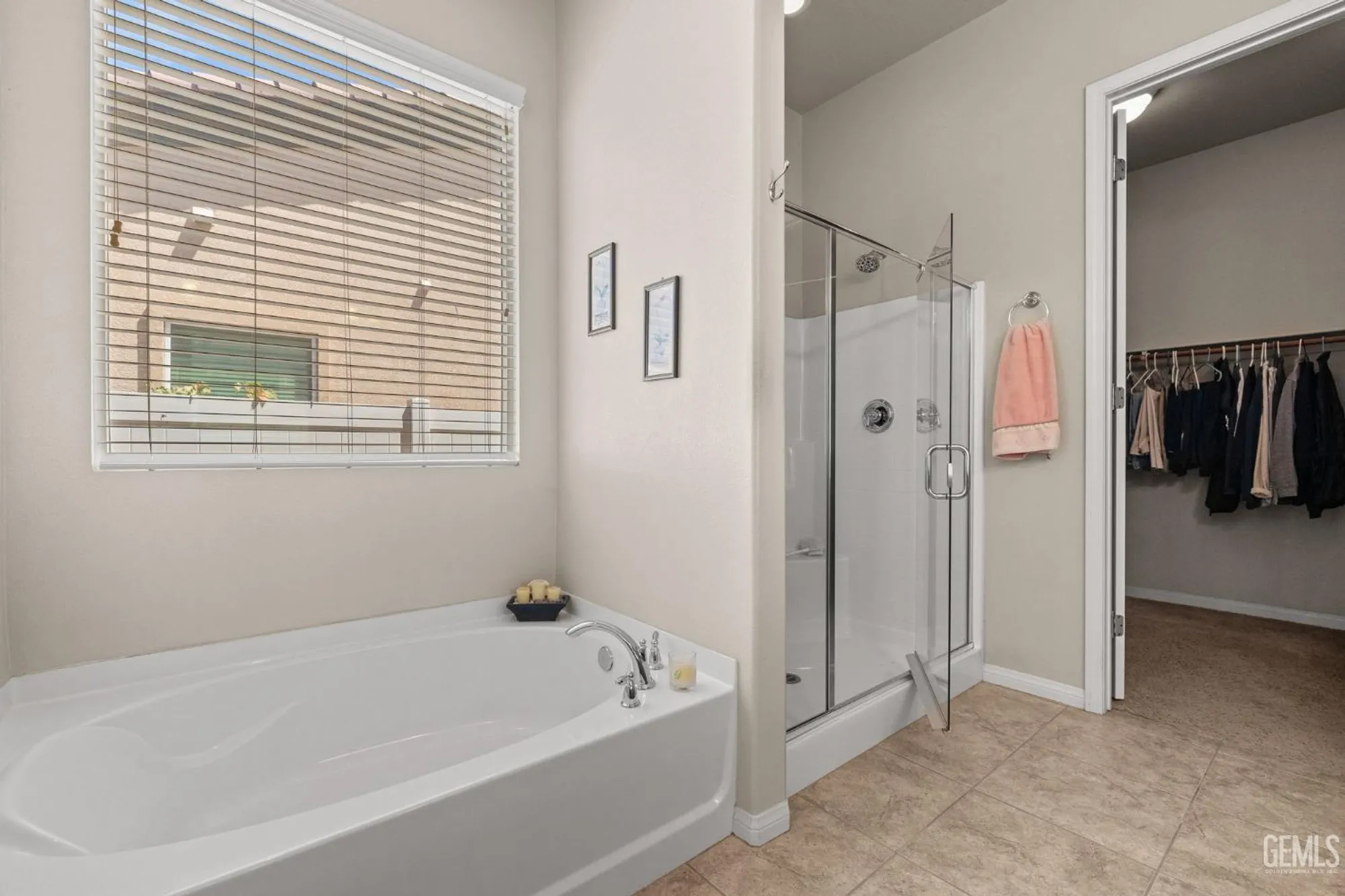 Property Slideshow image 25 of 42 | 5900 river birch dr, Bakersfield, CA, 93306