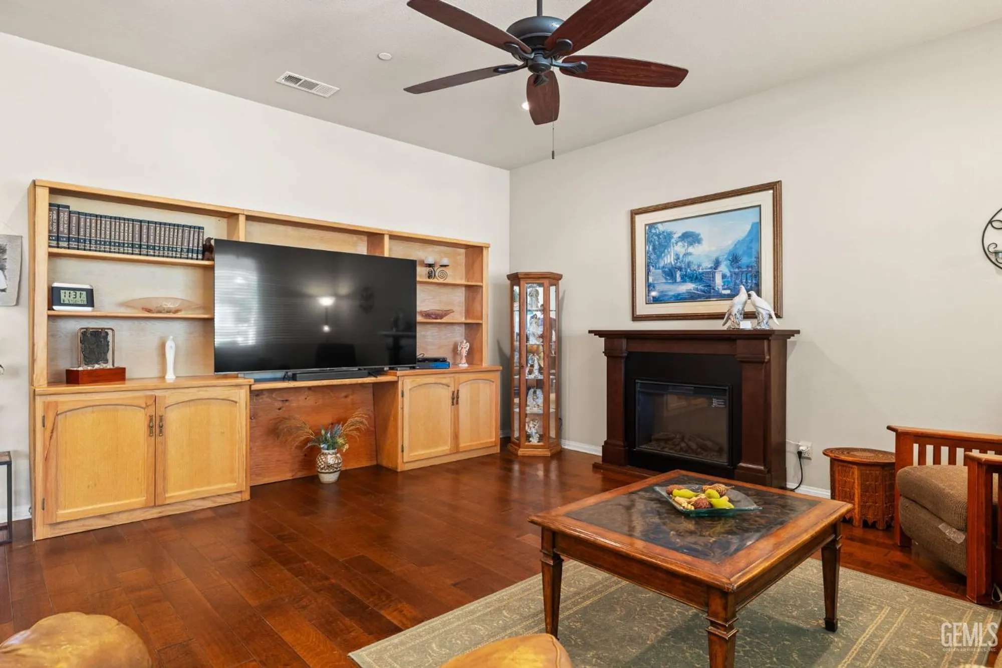 Property Slideshow image 9 of 42 | 5900 river birch dr, Bakersfield, CA, 93306