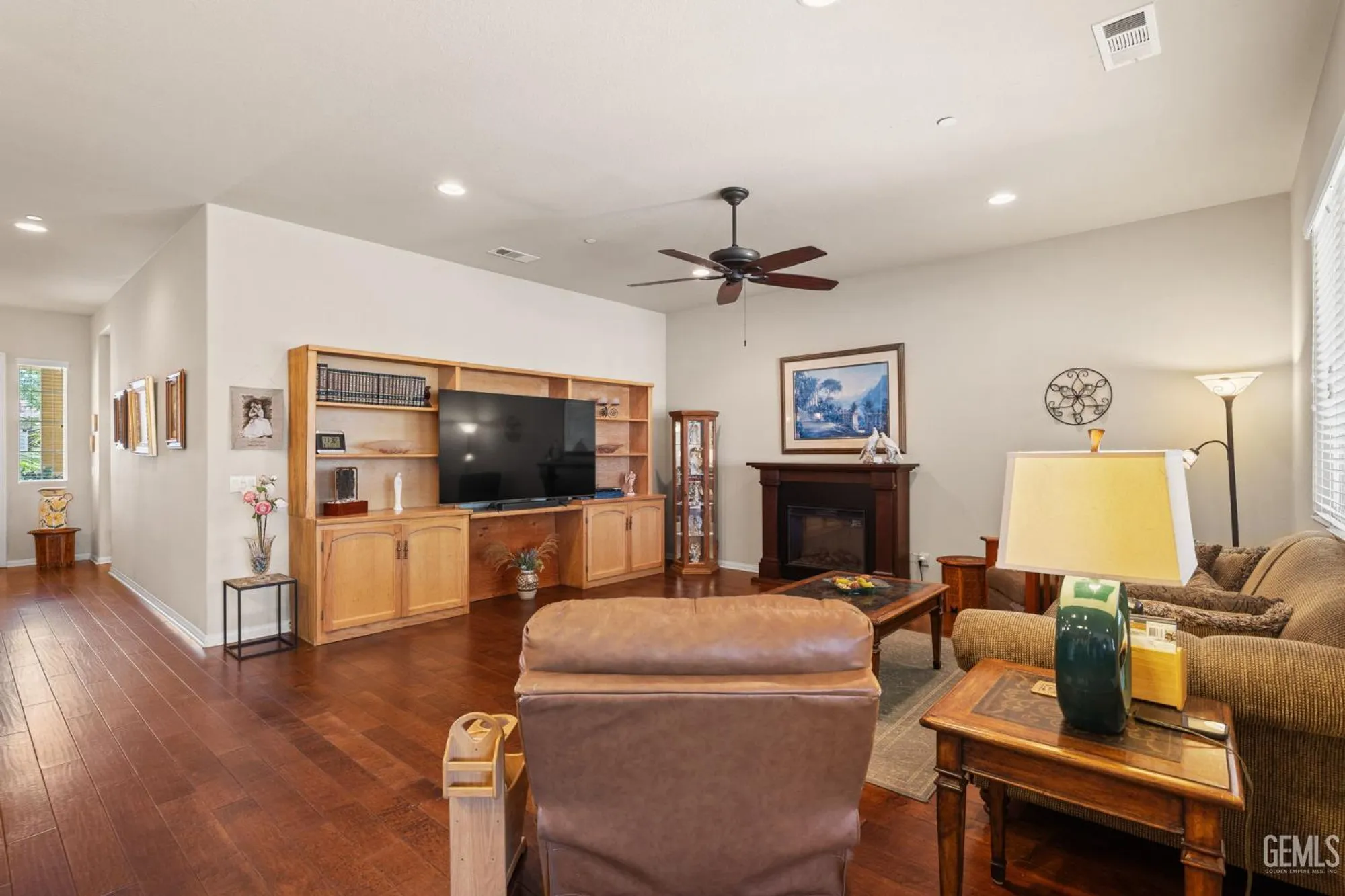 Property Slideshow image 8 of 42 | 5900 river birch dr, Bakersfield, CA, 93306