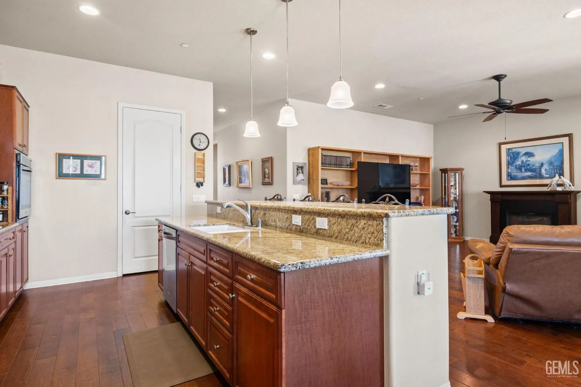 Property Slideshow image 14 of 42 | 5900 river birch dr, Bakersfield, CA, 93306