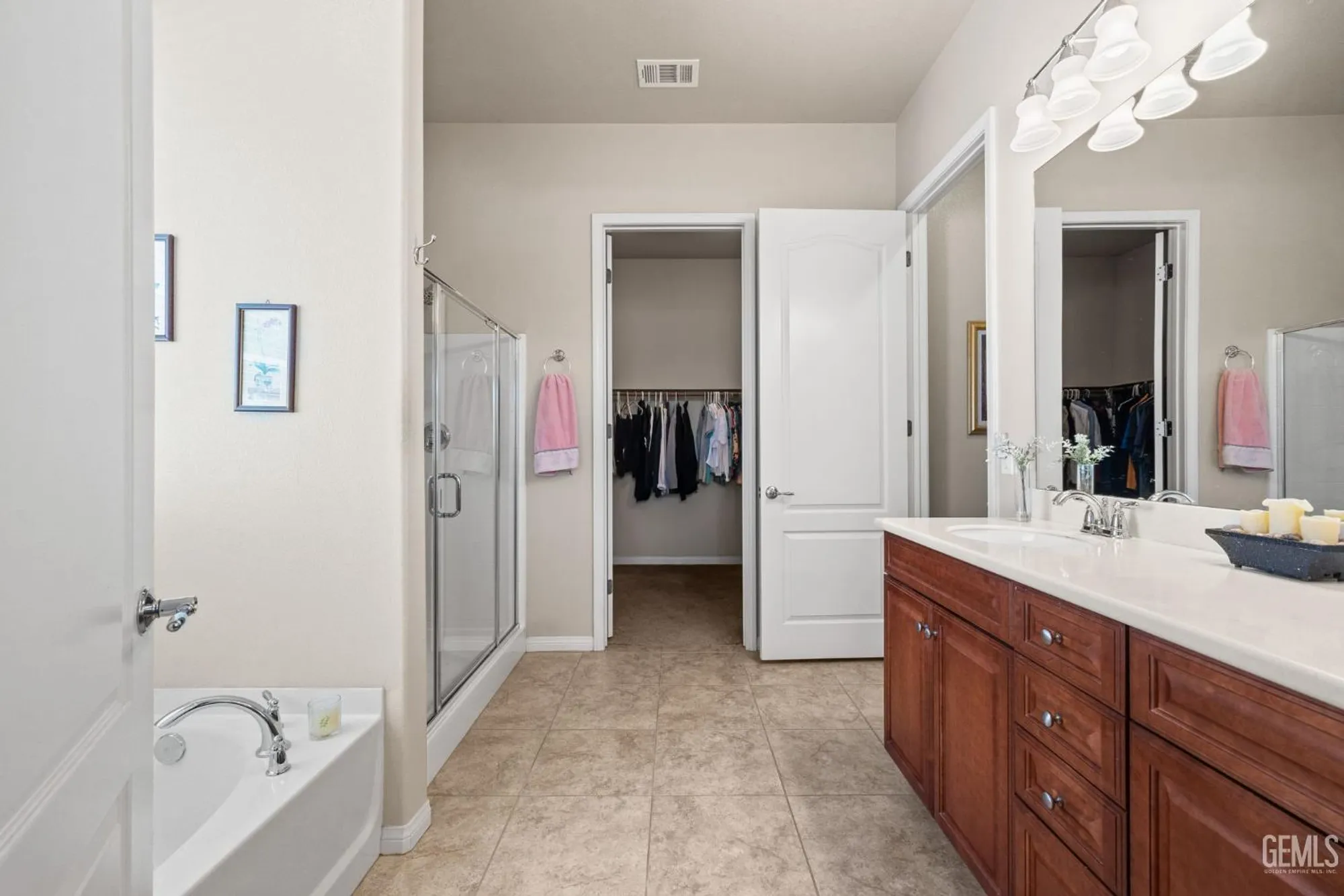 Property Slideshow image 26 of 42 | 5900 river birch dr, Bakersfield, CA, 93306