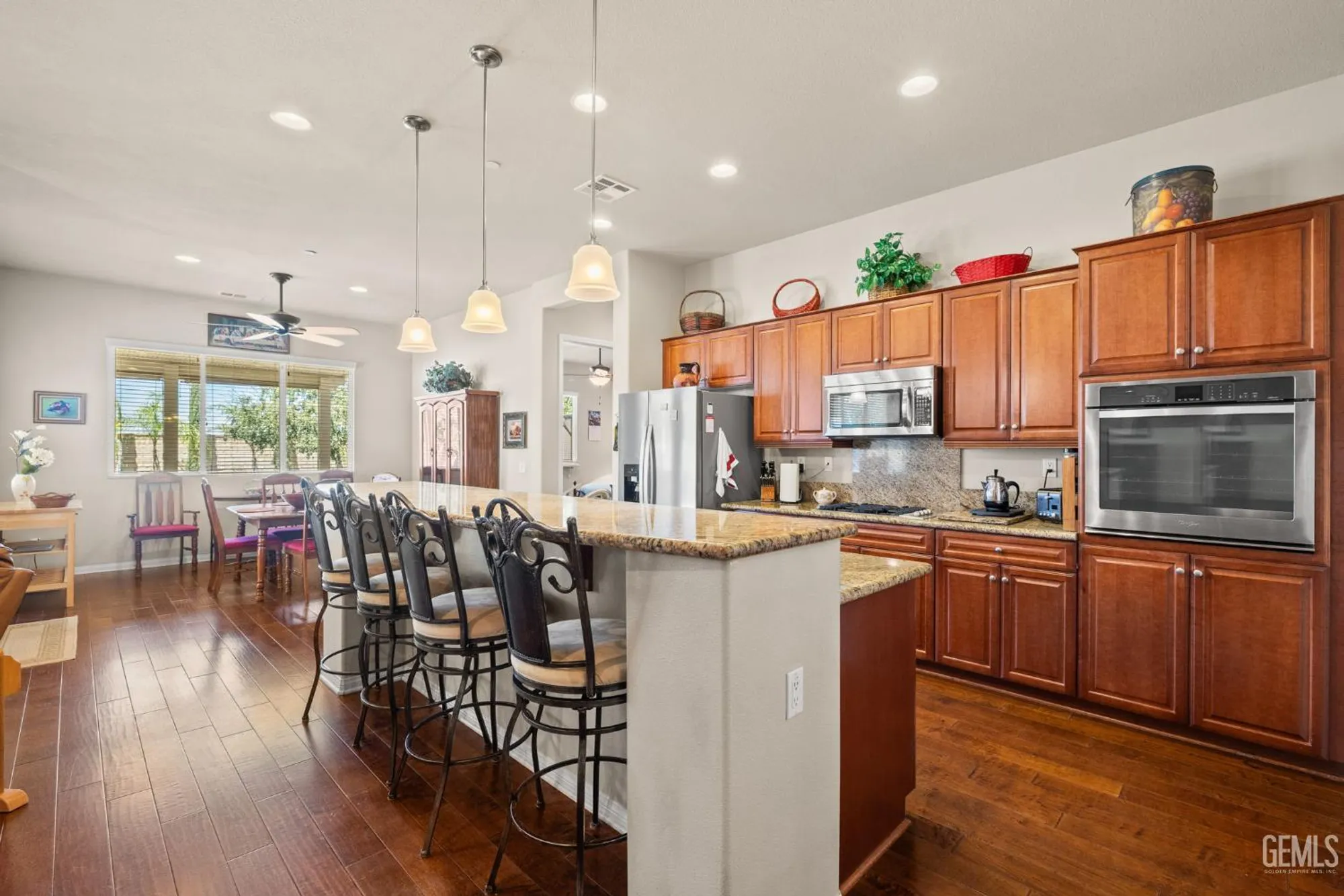 Property Slideshow image 11 of 42 | 5900 river birch dr, Bakersfield, CA, 93306