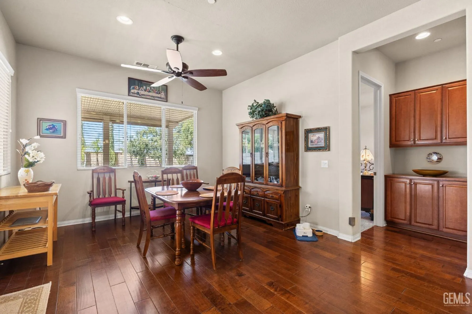 Property Slideshow image 13 of 42 | 5900 river birch dr, Bakersfield, CA, 93306