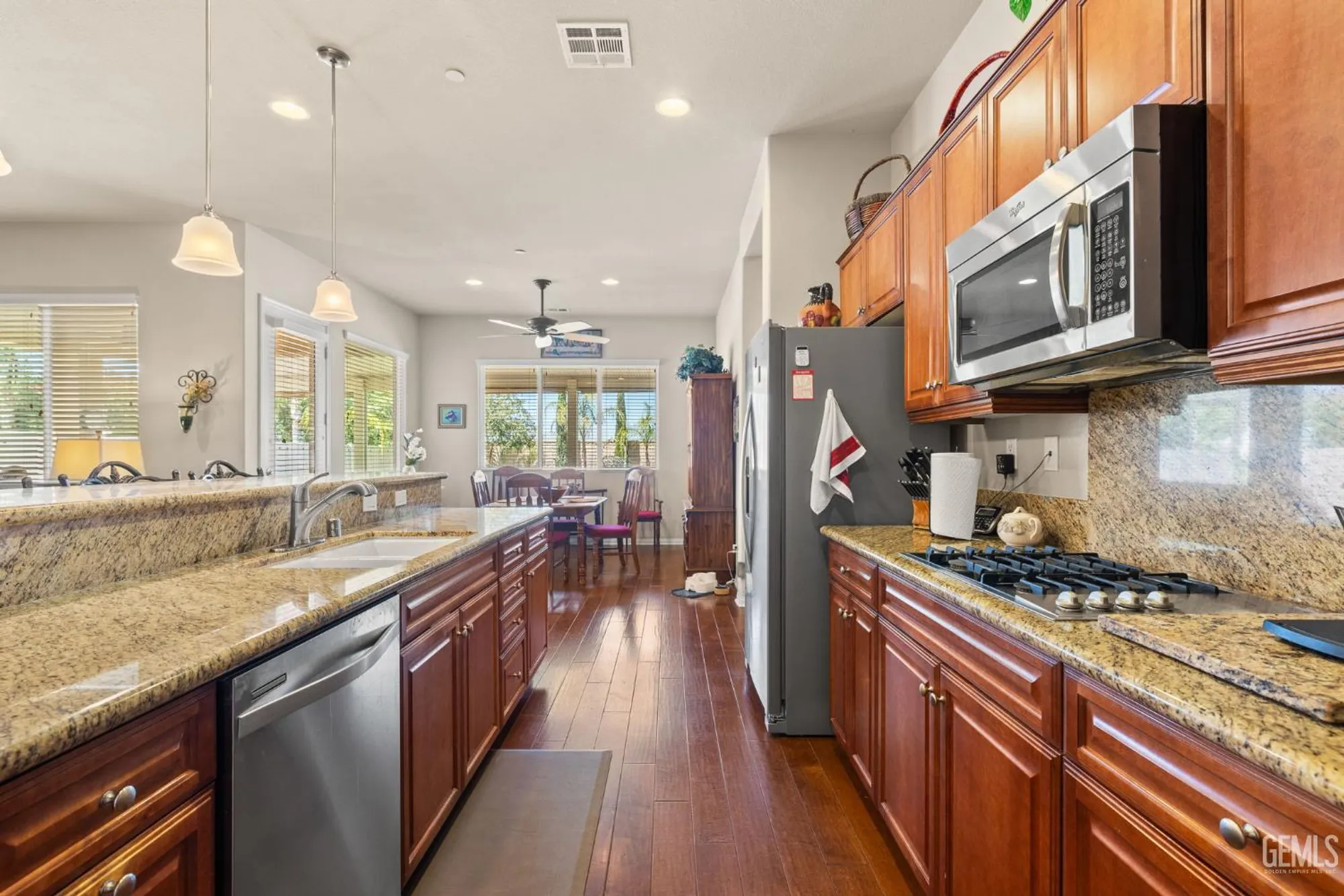 Property Slideshow image 15 of 42 | 5900 river birch dr, Bakersfield, CA, 93306