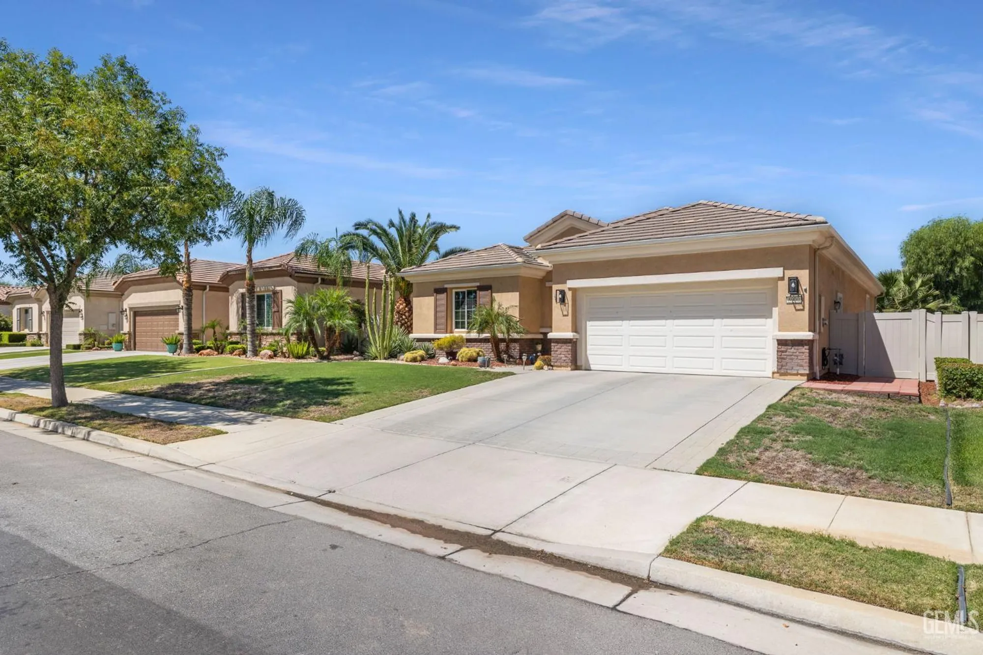 Property Slideshow image 3 of 42 | 5900 river birch dr, Bakersfield, CA, 93306