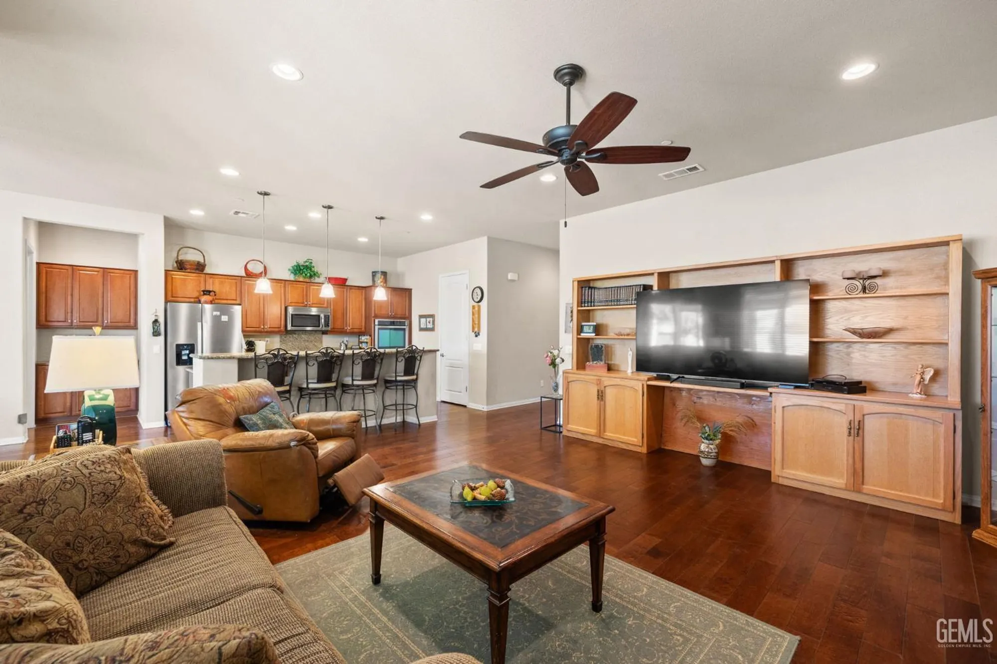 Property Slideshow image 7 of 42 | 5900 river birch dr, Bakersfield, CA, 93306