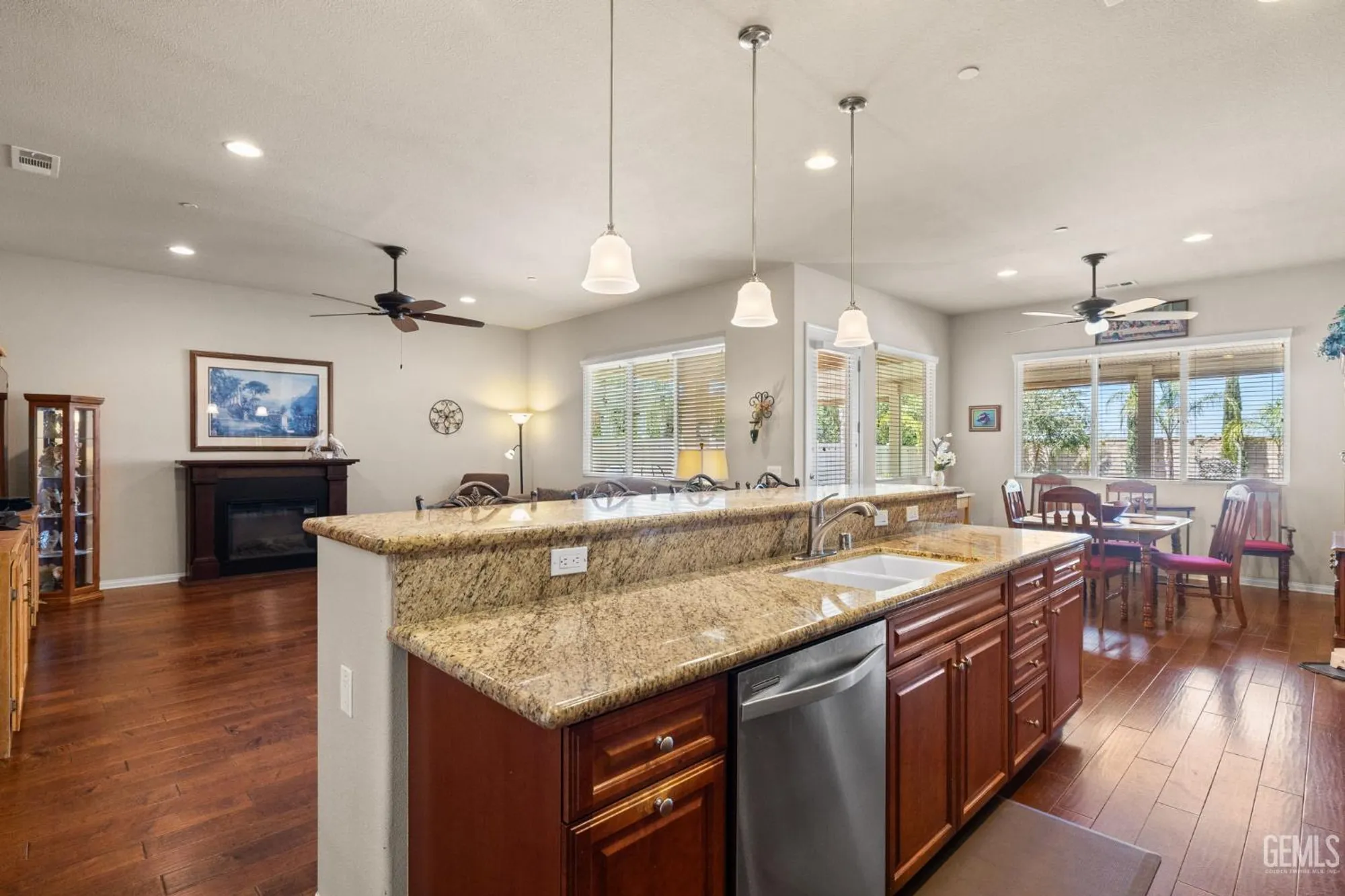 Property Slideshow image 16 of 42 | 5900 river birch dr, Bakersfield, CA, 93306