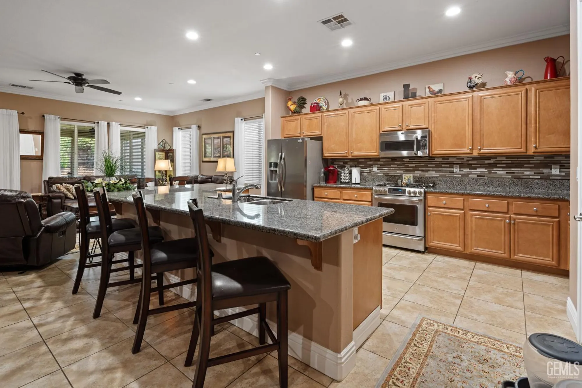 Property Slideshow image 9 of 48 | 5901 orange hill pl, Bakersfield, CA, 93306