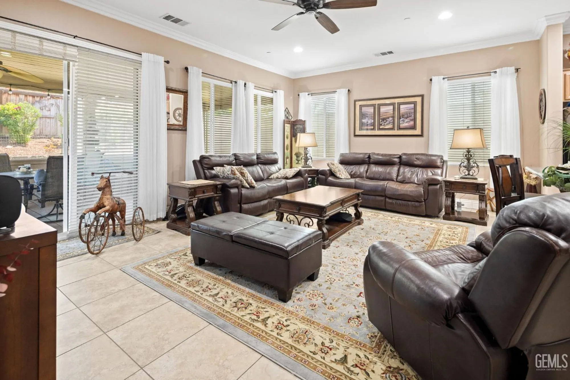 Property Slideshow image 17 of 48 | 5901 orange hill pl, Bakersfield, CA, 93306