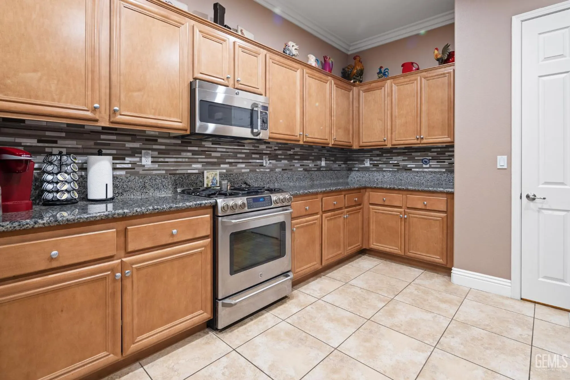 Property Slideshow image 12 of 48 | 5901 orange hill pl, Bakersfield, CA, 93306