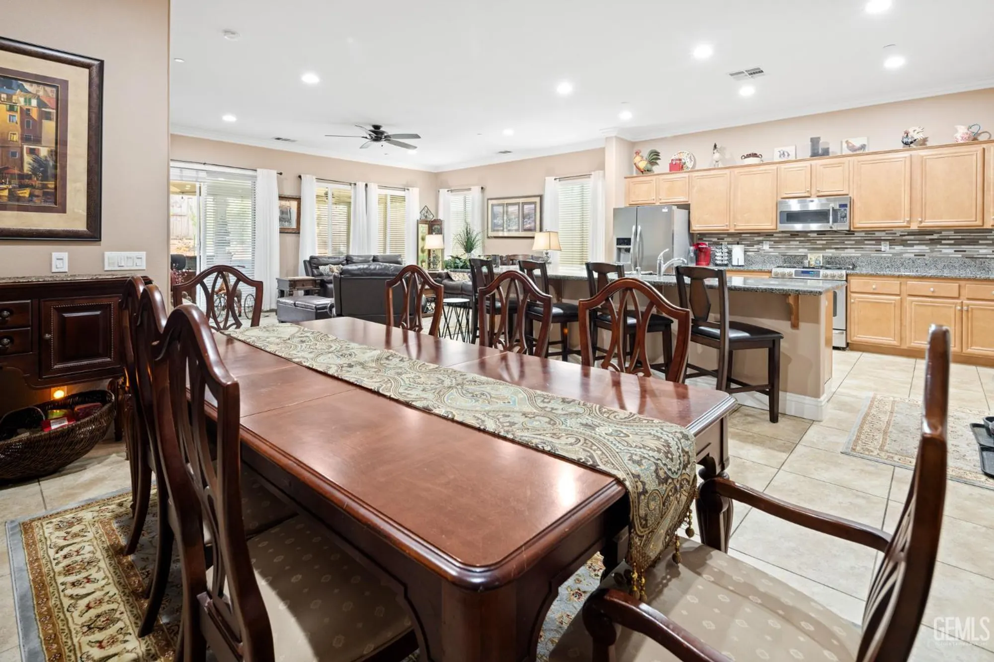 Property Slideshow image 16 of 48 | 5901 orange hill pl, Bakersfield, CA, 93306