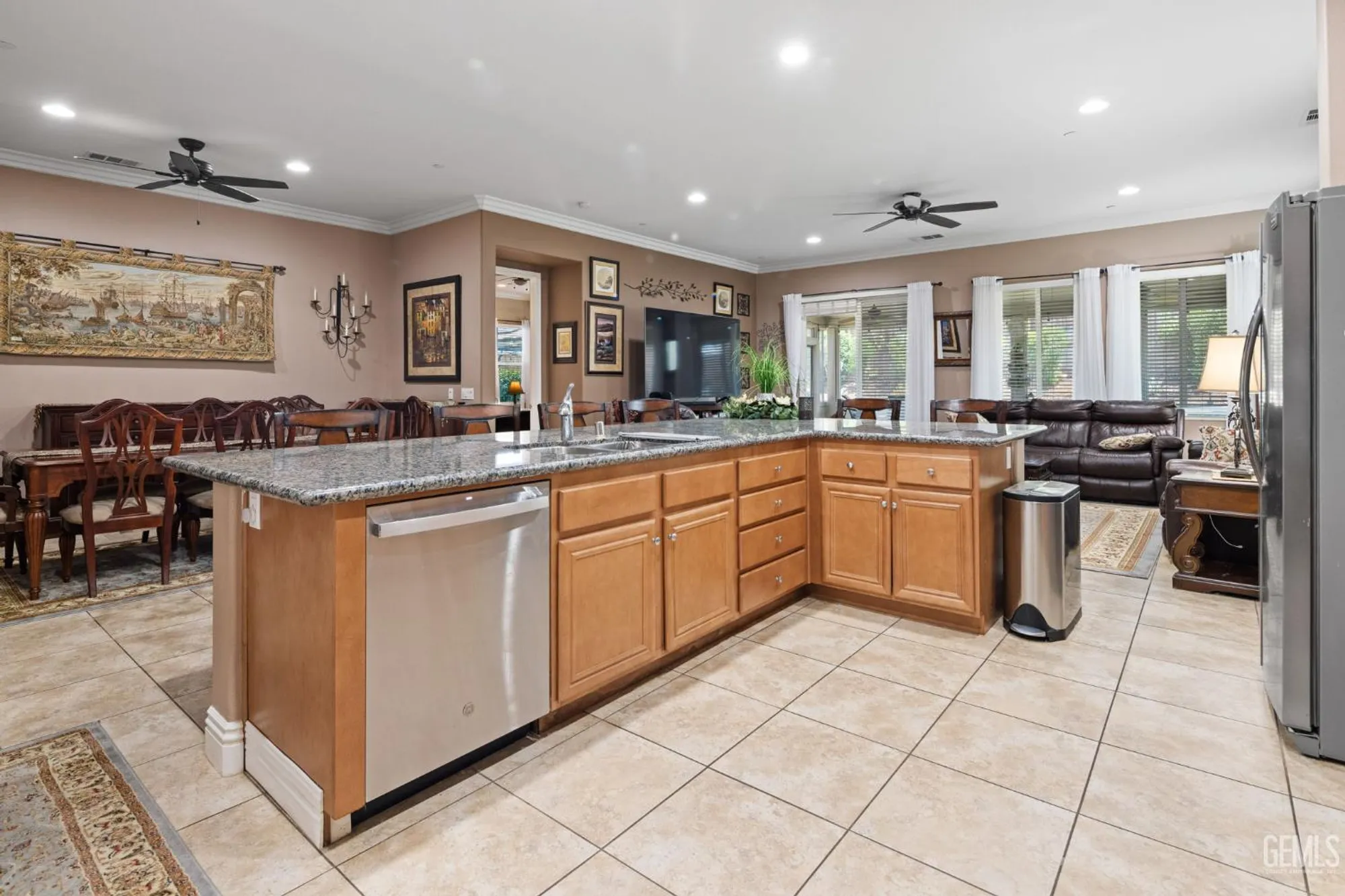 Property Slideshow image 10 of 48 | 5901 orange hill pl, Bakersfield, CA, 93306