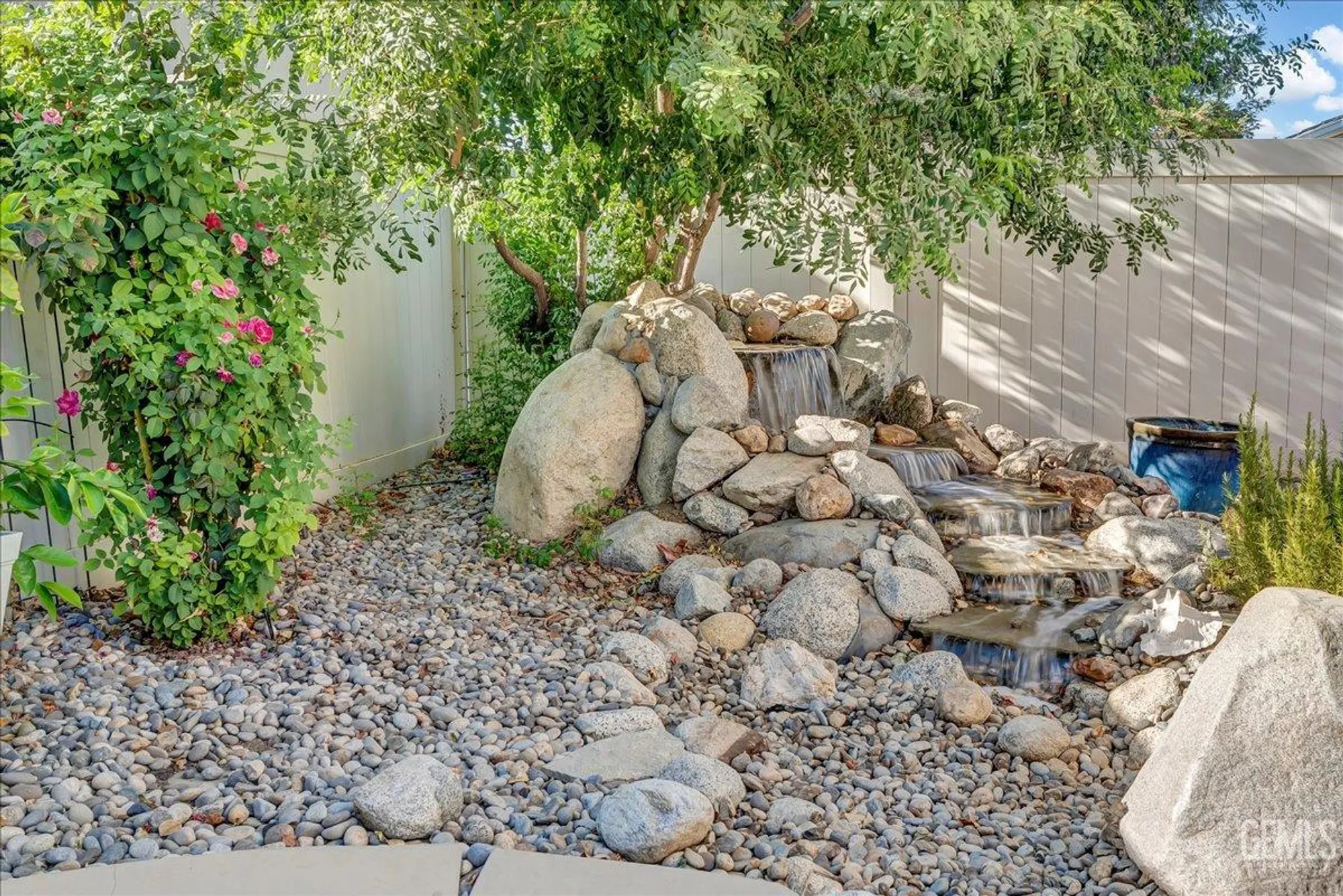 Property Slideshow image 31 of 38 | 5714 park place dr, Bakersfield, CA, 93306