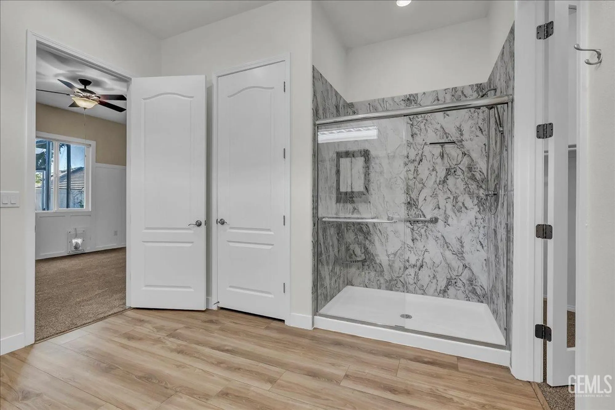 Property Slideshow image 22 of 38 | 5714 park place dr, Bakersfield, CA, 93306