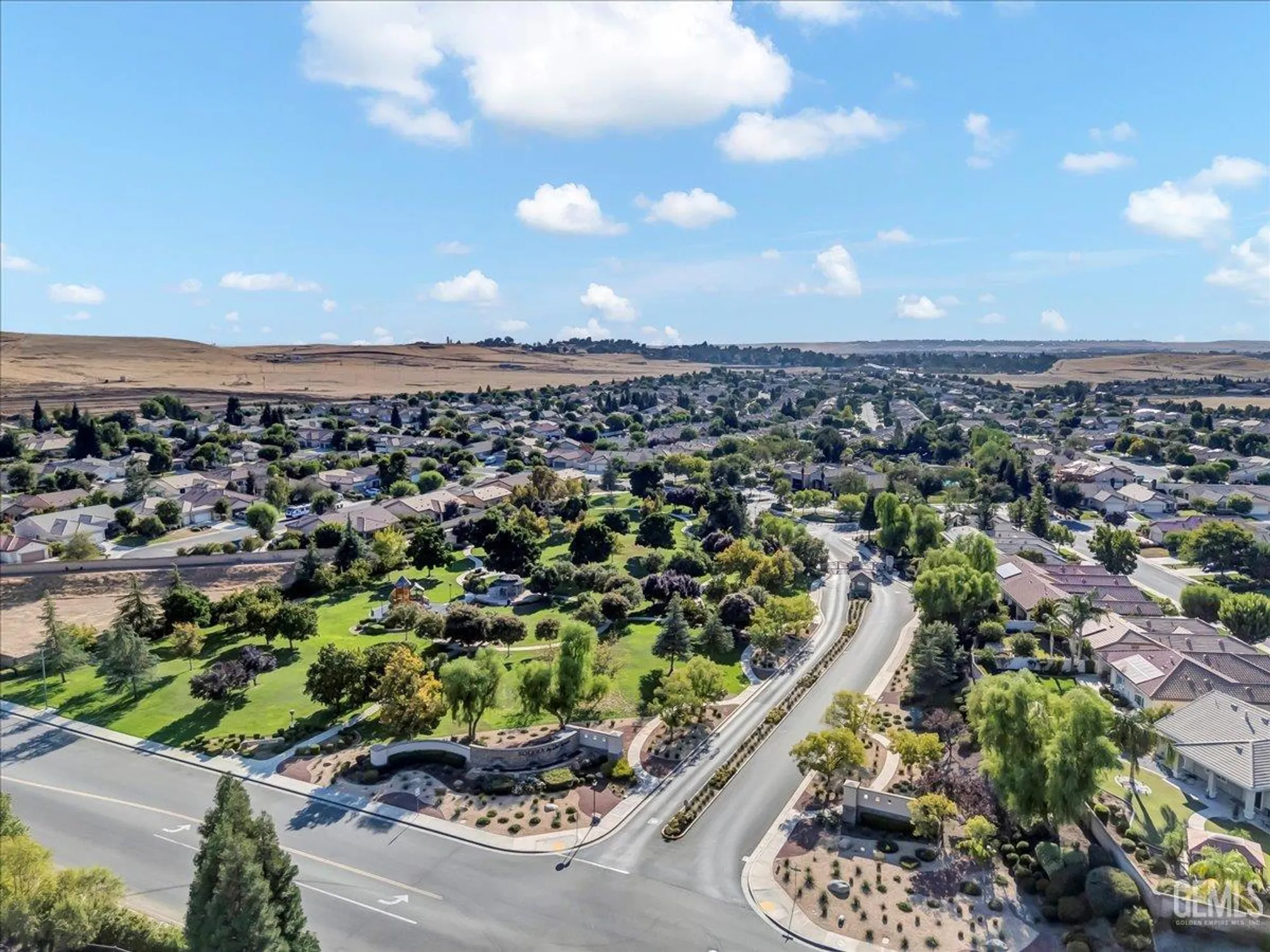 Property Slideshow image 35 of 38 | 5714 park place dr, Bakersfield, CA, 93306