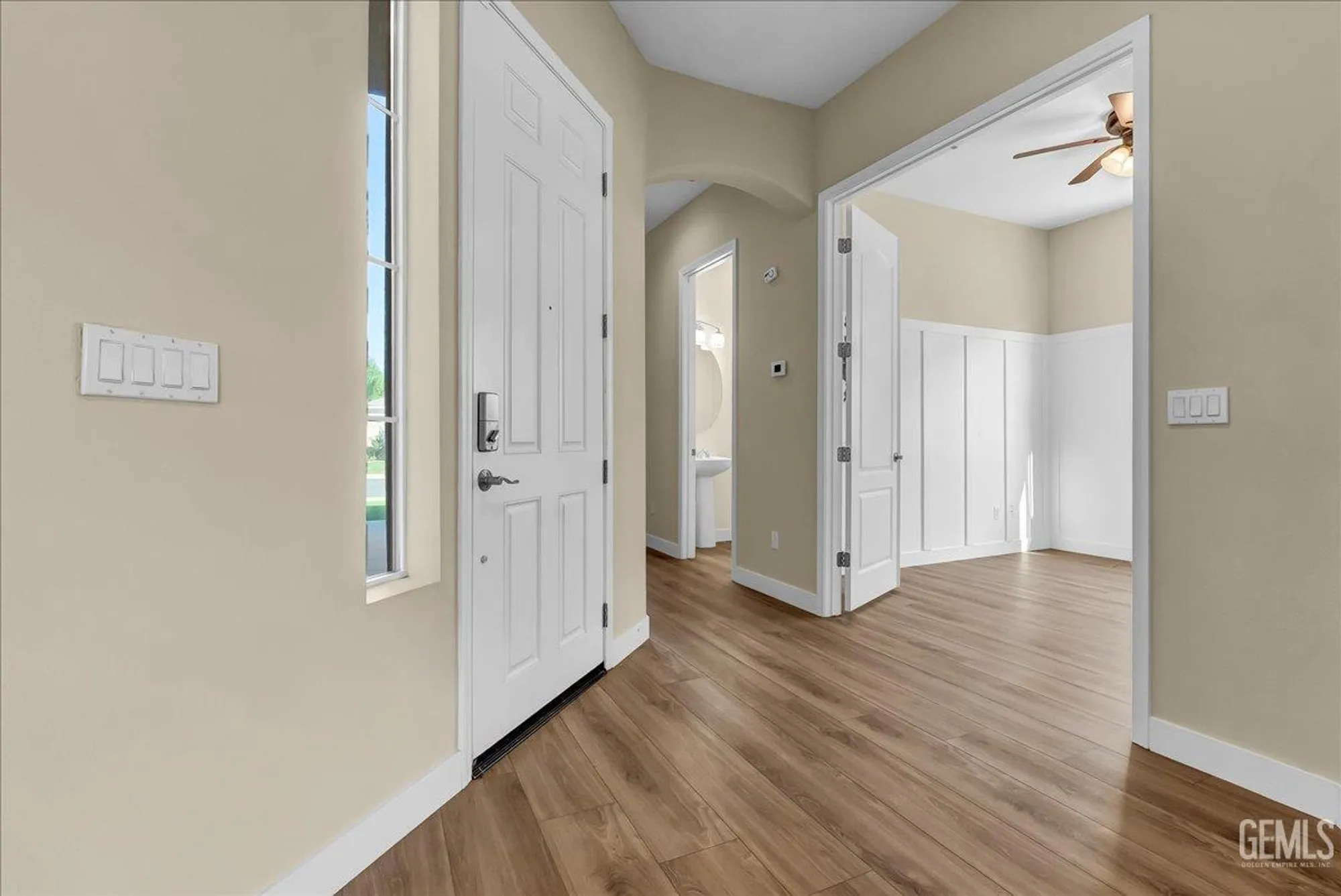 Property Slideshow image 6 of 38 | 5714 park place dr, Bakersfield, CA, 93306