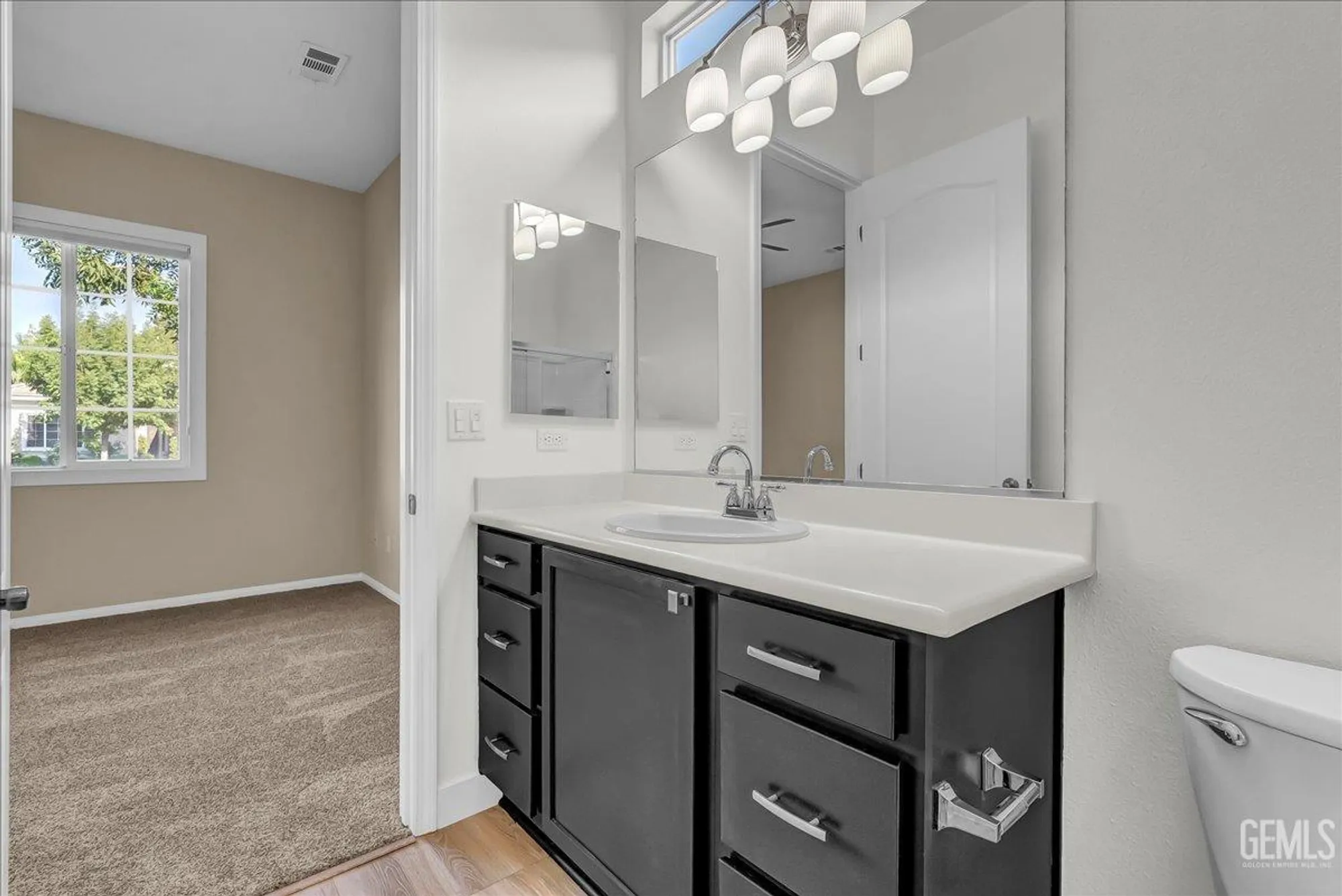 Property Slideshow image 26 of 38 | 5714 park place dr, Bakersfield, CA, 93306